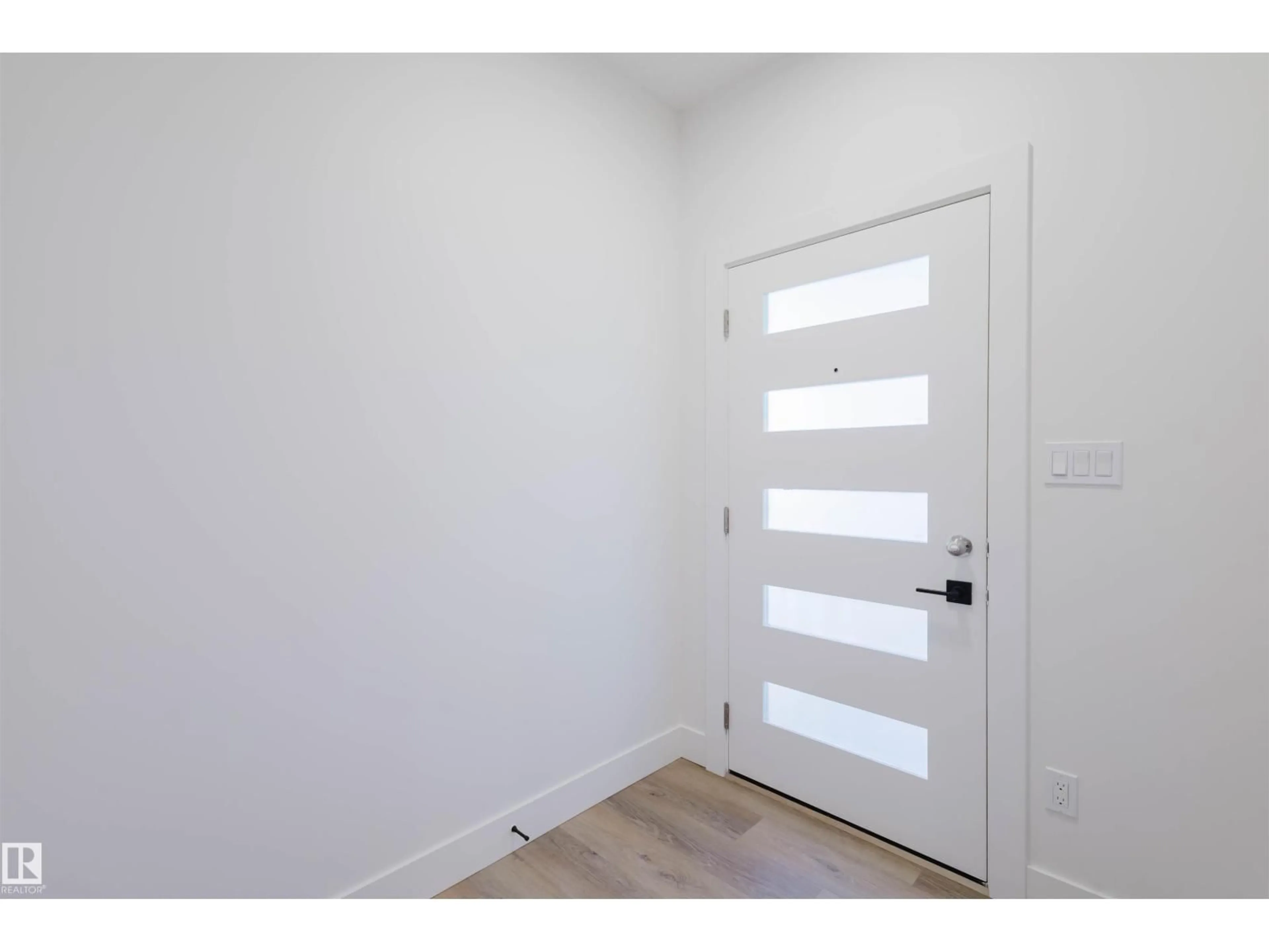 Indoor entryway for NW - 1570 SISKIN LI, Edmonton Alberta T5S0V1