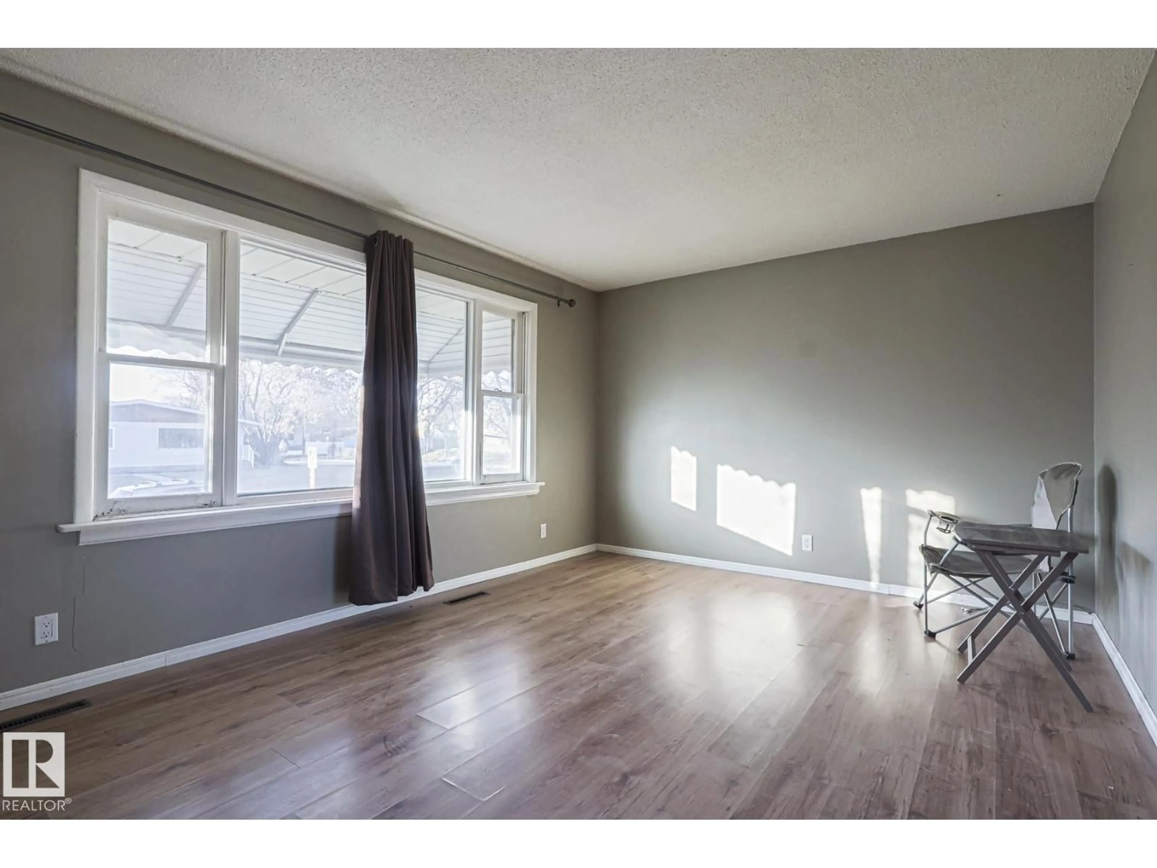 A pic of a room for 12029 50 ST, Edmonton Alberta T5W3C3