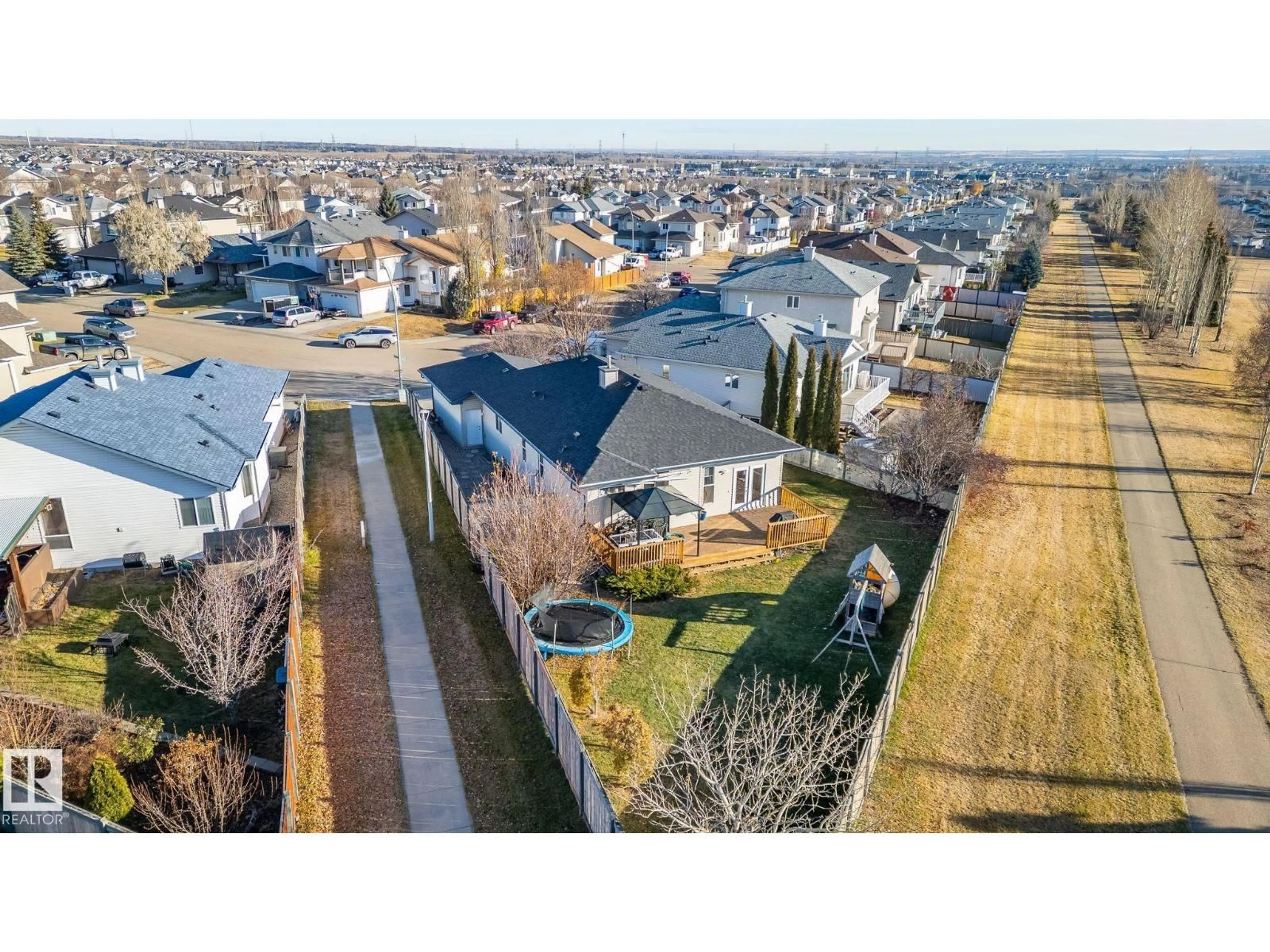 A pic from outside/outdoor area/front of a property/back of a property/a pic from drone, street for 4931 152 AVE, Edmonton Alberta T5Y3C2