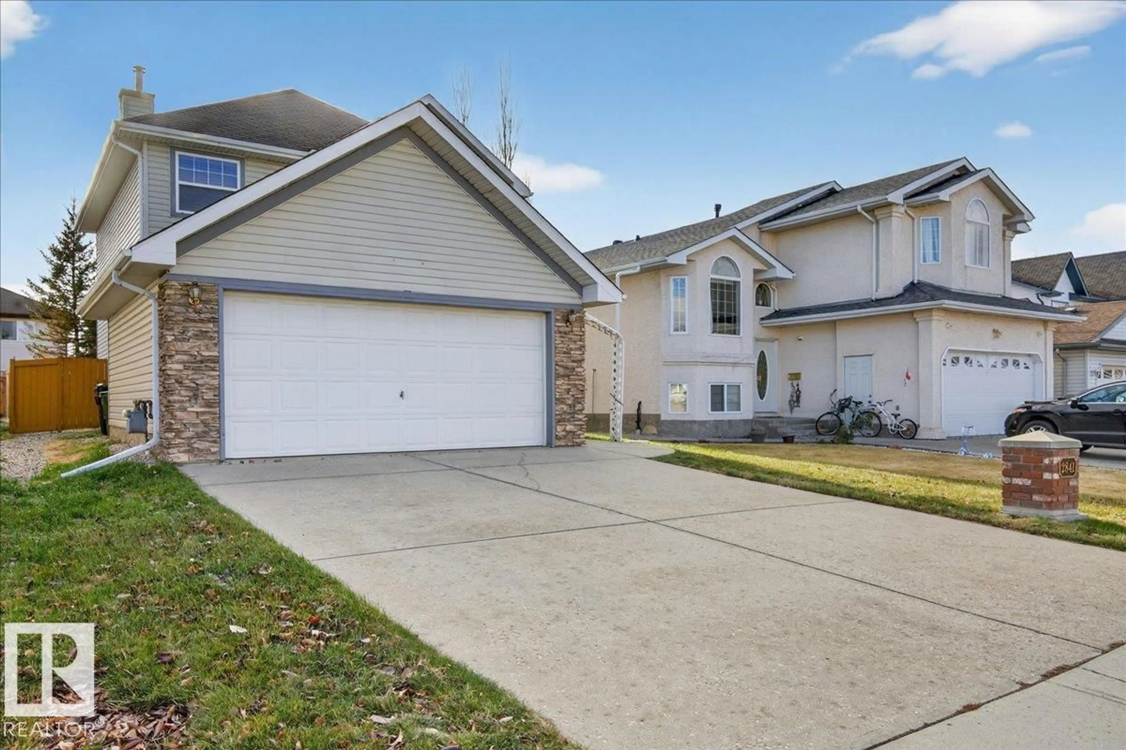 Home with vinyl exterior material, street for 2841 41 AV, Edmonton Alberta T6T1M4