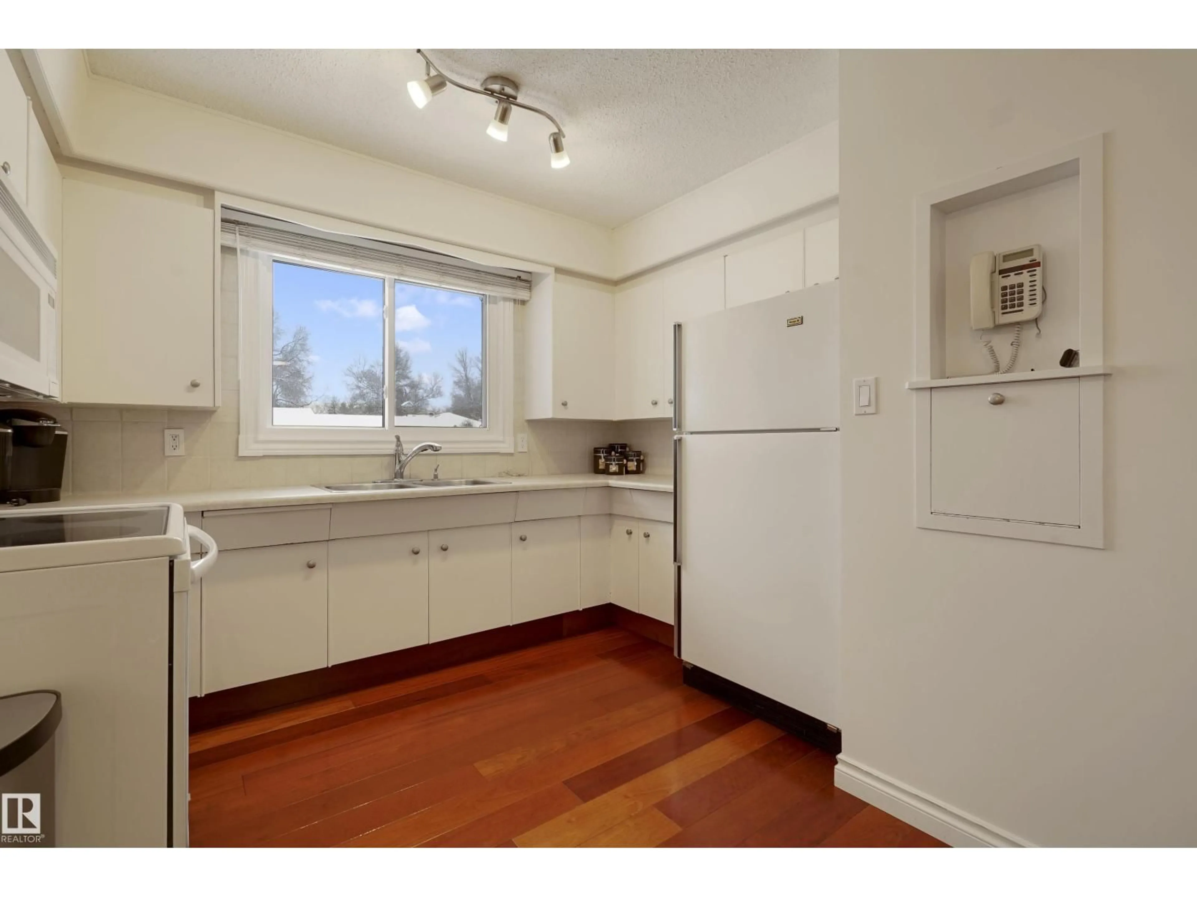 Standard kitchen, unknown for 6208 149 AV, Edmonton Alberta T5A1V8