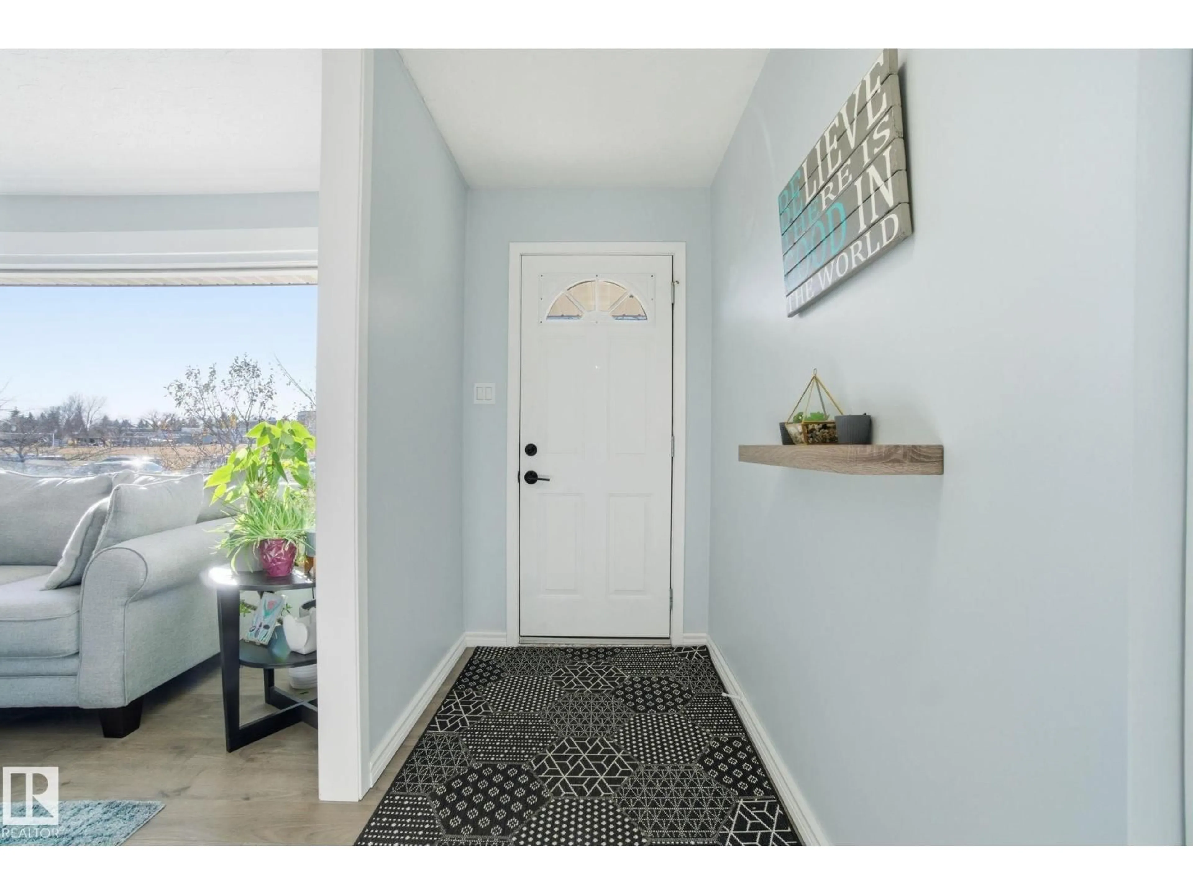 Indoor entryway for 10657 ST GABRIEL SCHOOL RD, Edmonton Alberta T6A3S4