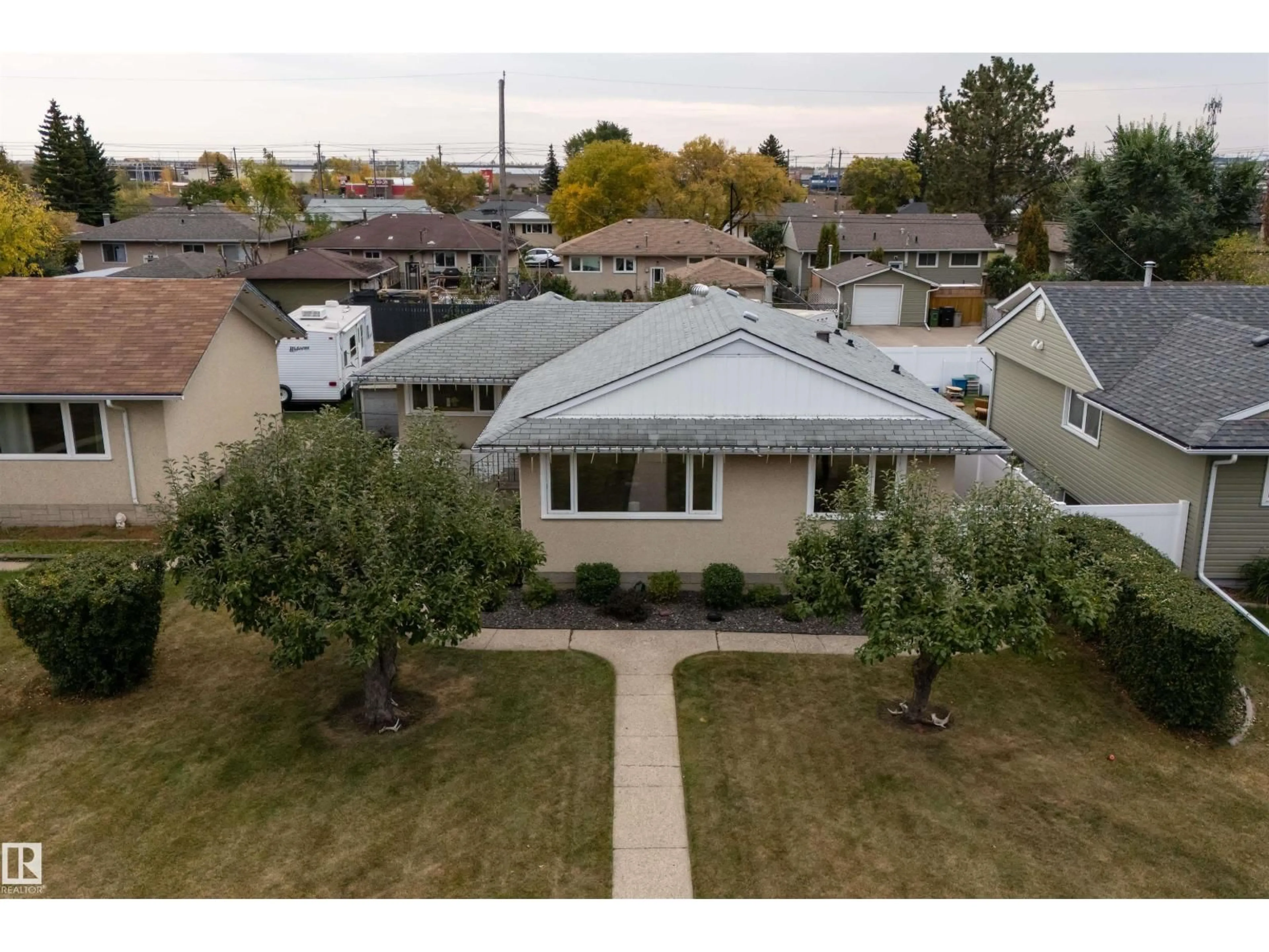 A pic from outside/outdoor area/front of a property/back of a property/a pic from drone, street for 7719 71 AV, Edmonton Alberta T6C0A9