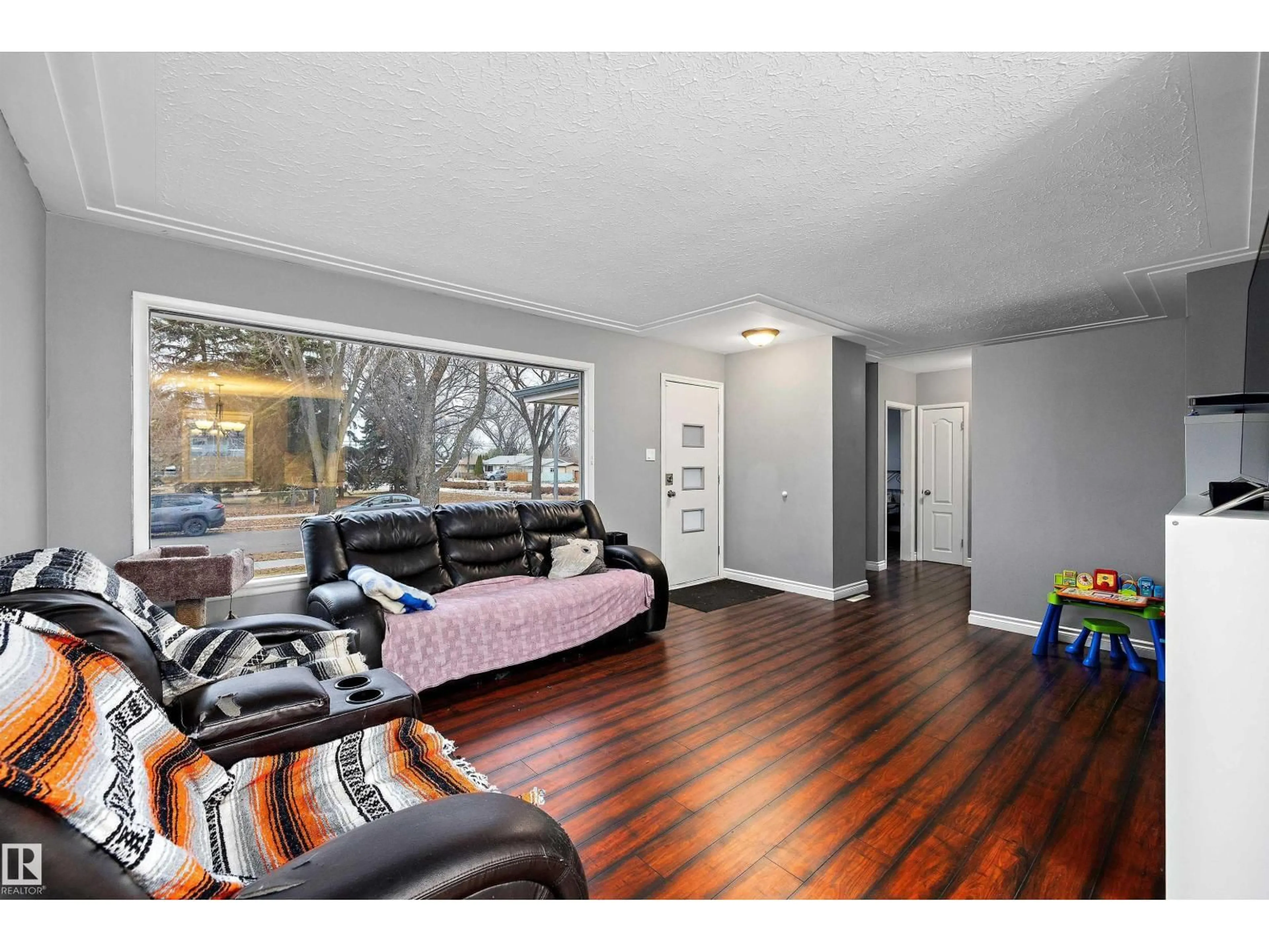 Unknown for 12039 52 ST, Edmonton Alberta T5W3J7