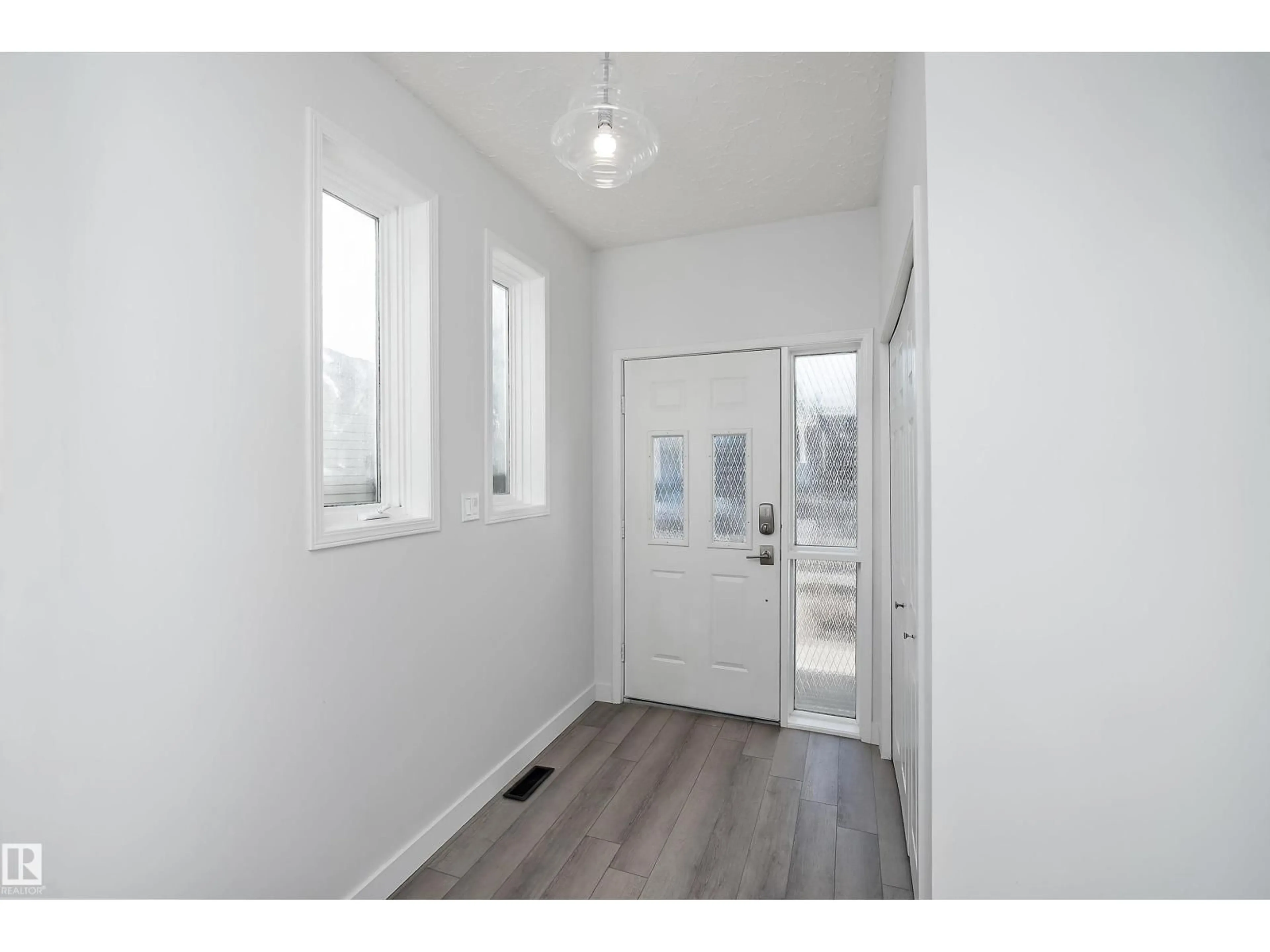 Indoor entryway for 735 WELLS POINT LN, Sherwood Park Alberta T8H4H8