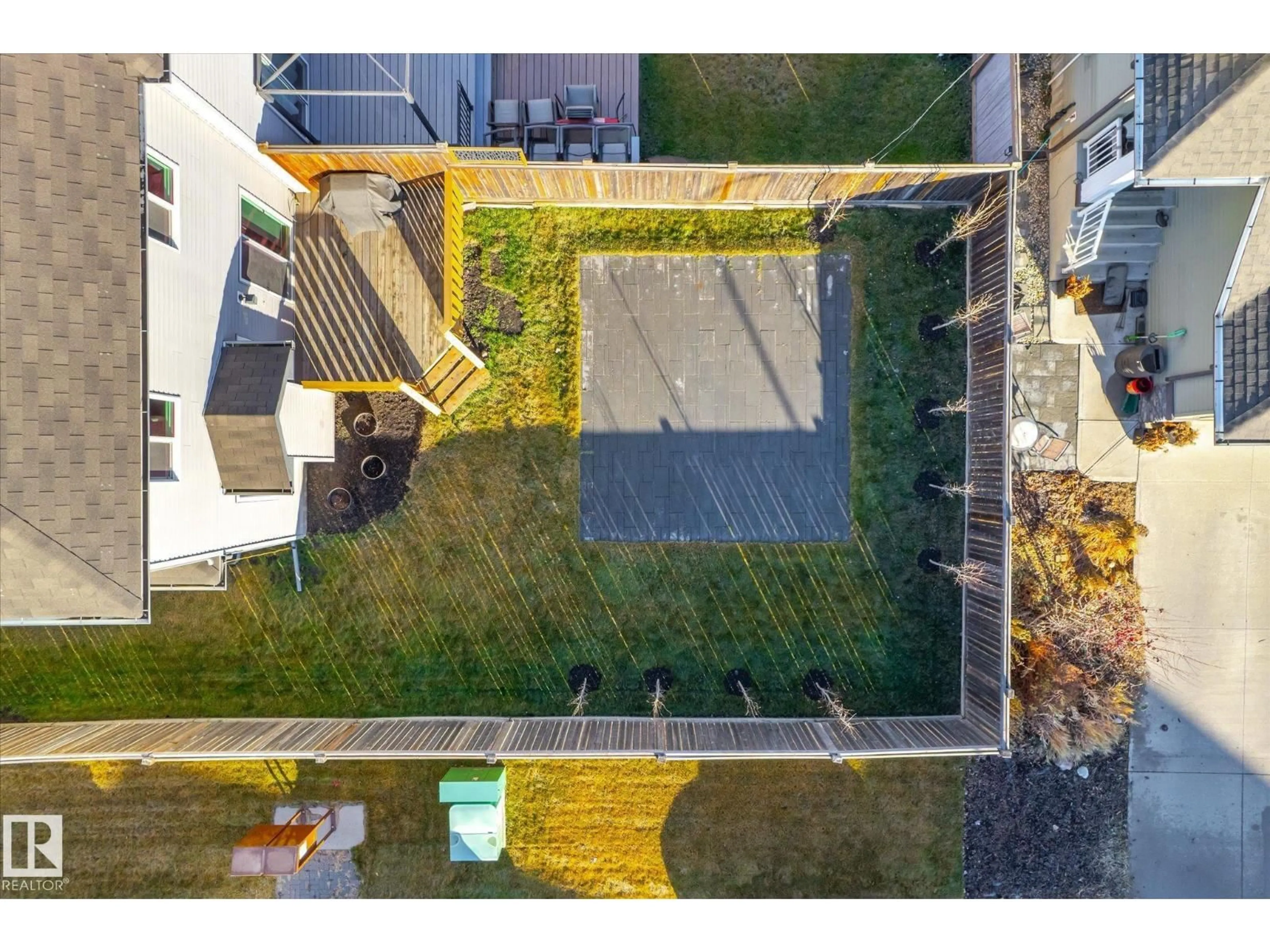 A pic from outside/outdoor area/front of a property/back of a property/a pic from drone, street for 76 SPRINGWOOD WY, Spruce Grove Alberta T7X0S8
