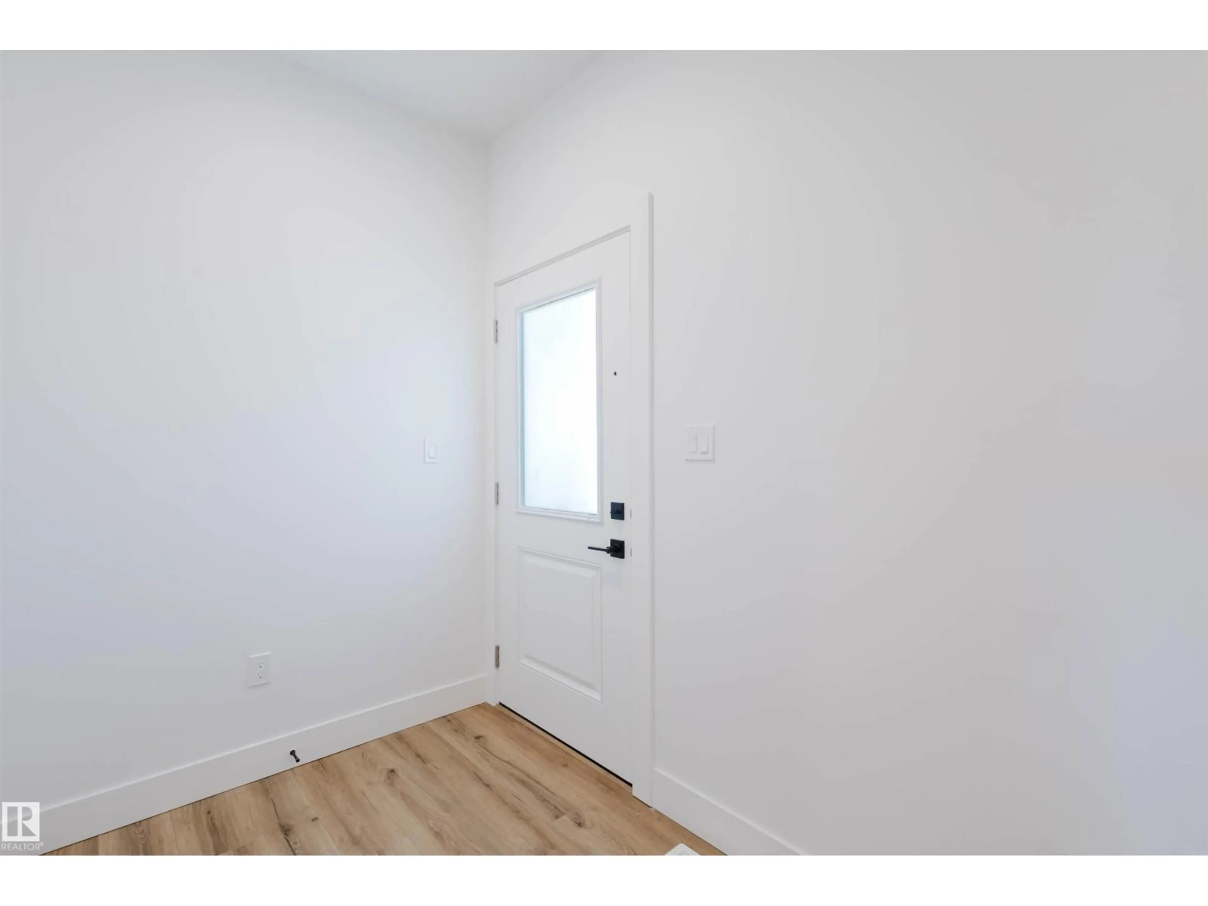 Indoor entryway for 339 MUNN WY, Leduc Alberta T9E0S9