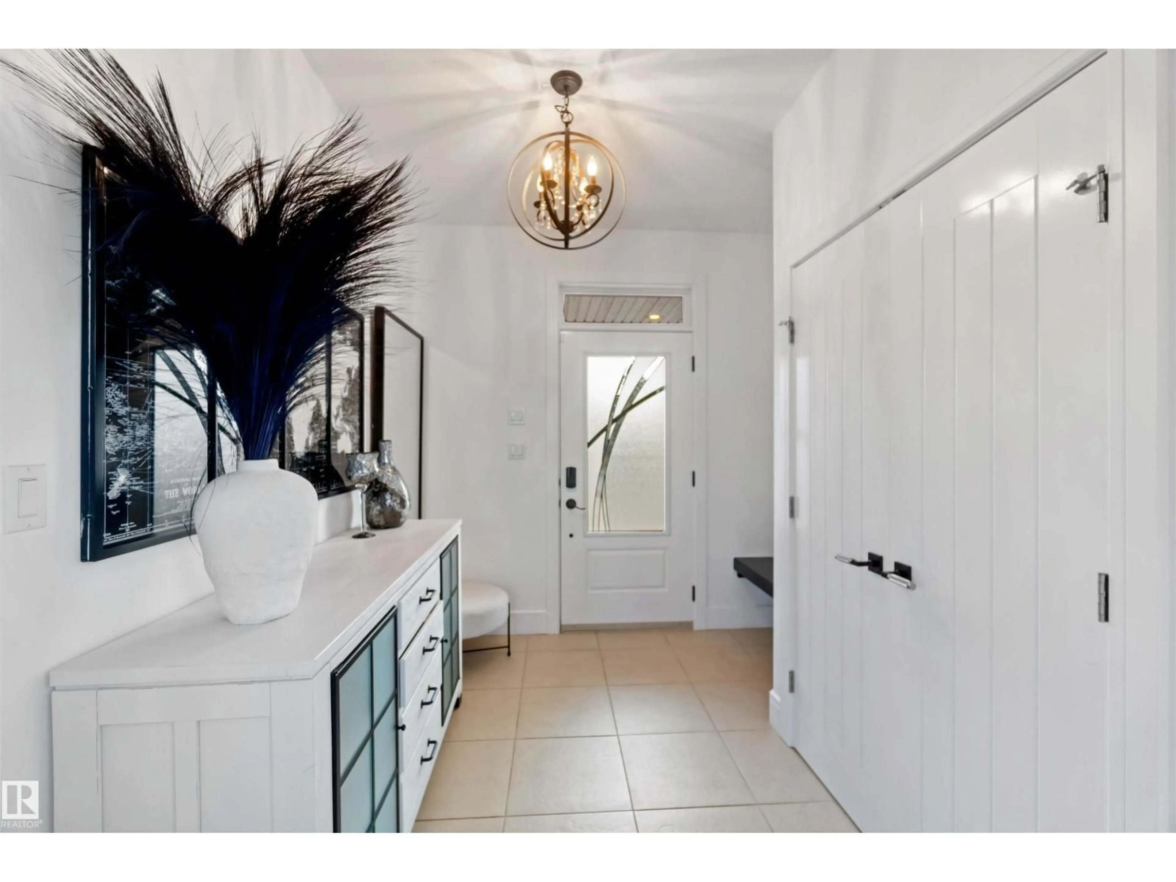 Indoor entryway for 4 GRENFELL AV, St. Albert Alberta T8N0Y7