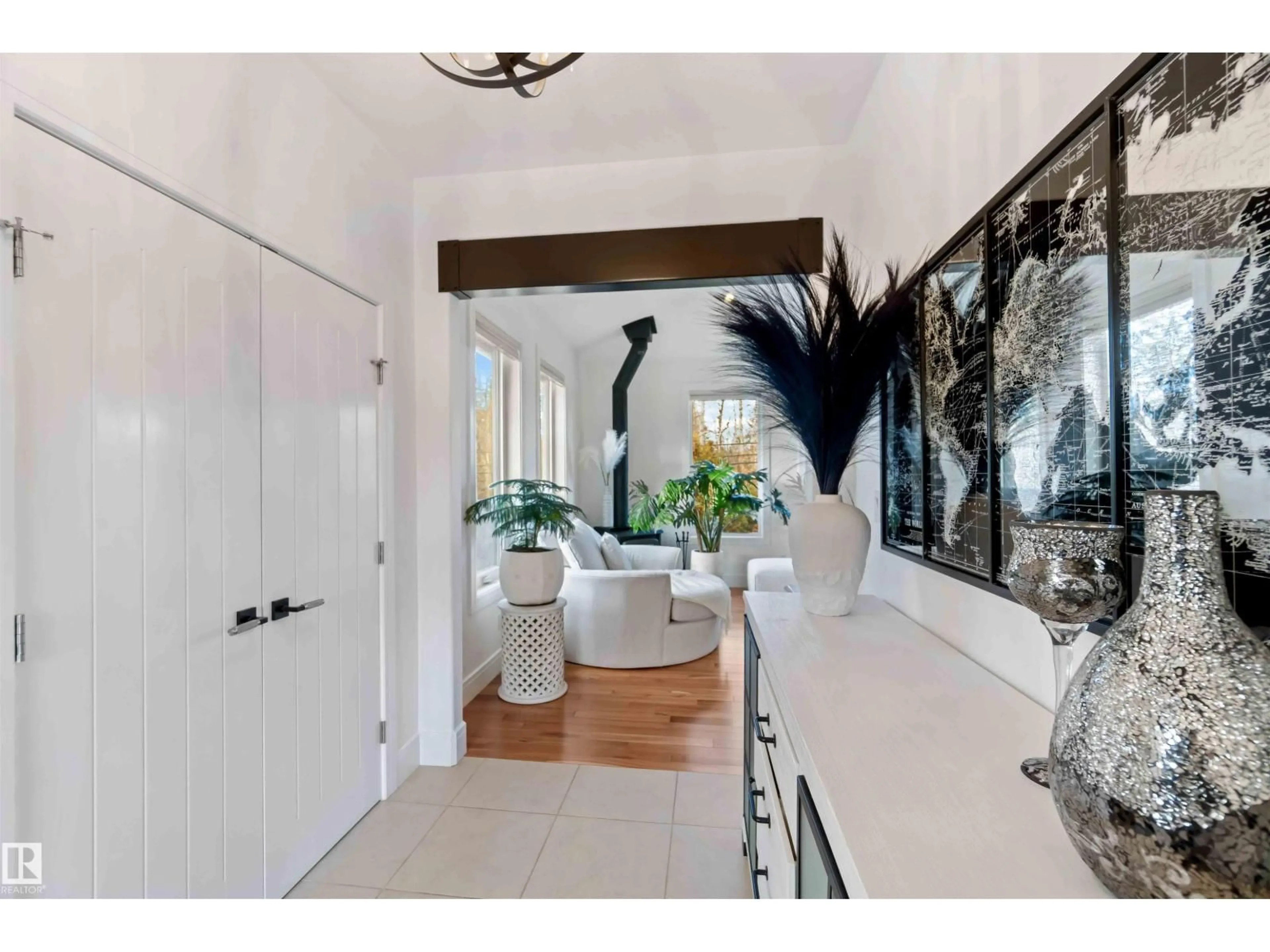 Indoor entryway for 4 GRENFELL AV, St. Albert Alberta T8N0Y7