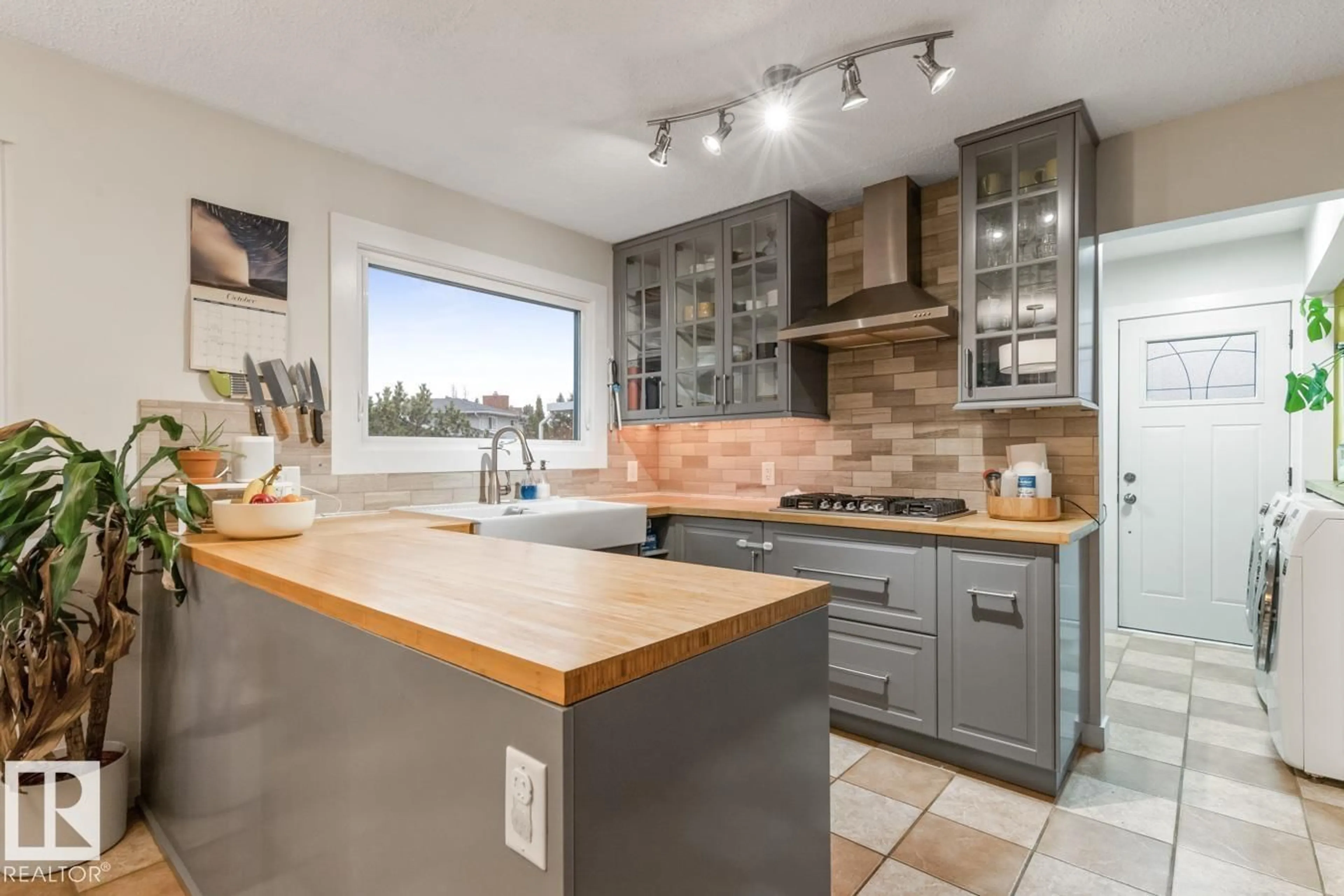 Open concept kitchen, unknown for 6815 11 AV, Edmonton Alberta T6K3M6