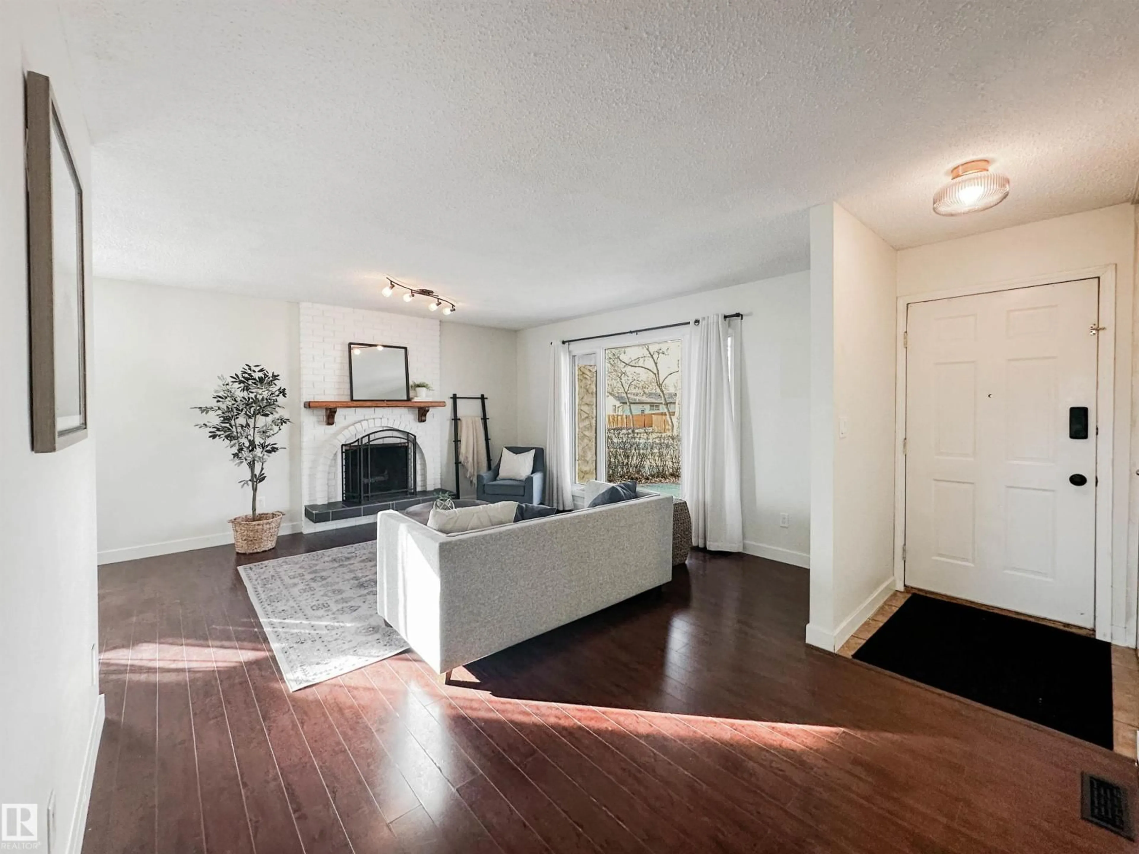 Living room with furniture, wood/laminate floor for 9 LONGVIEW CR, St. Albert Alberta T8N2W1