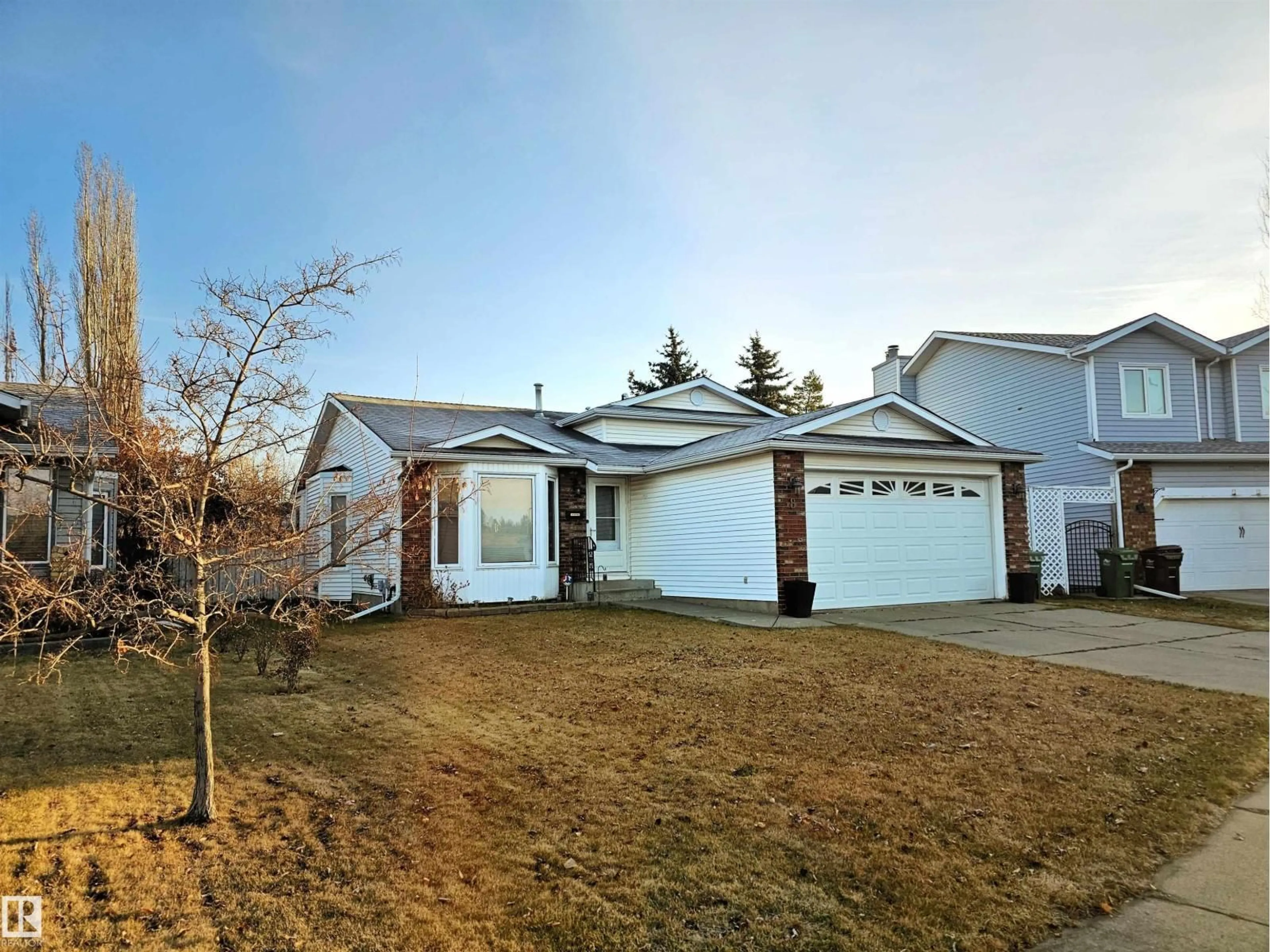 Home with vinyl exterior material, street for 8 DANIEL PL, St. Albert Alberta T8N5P6