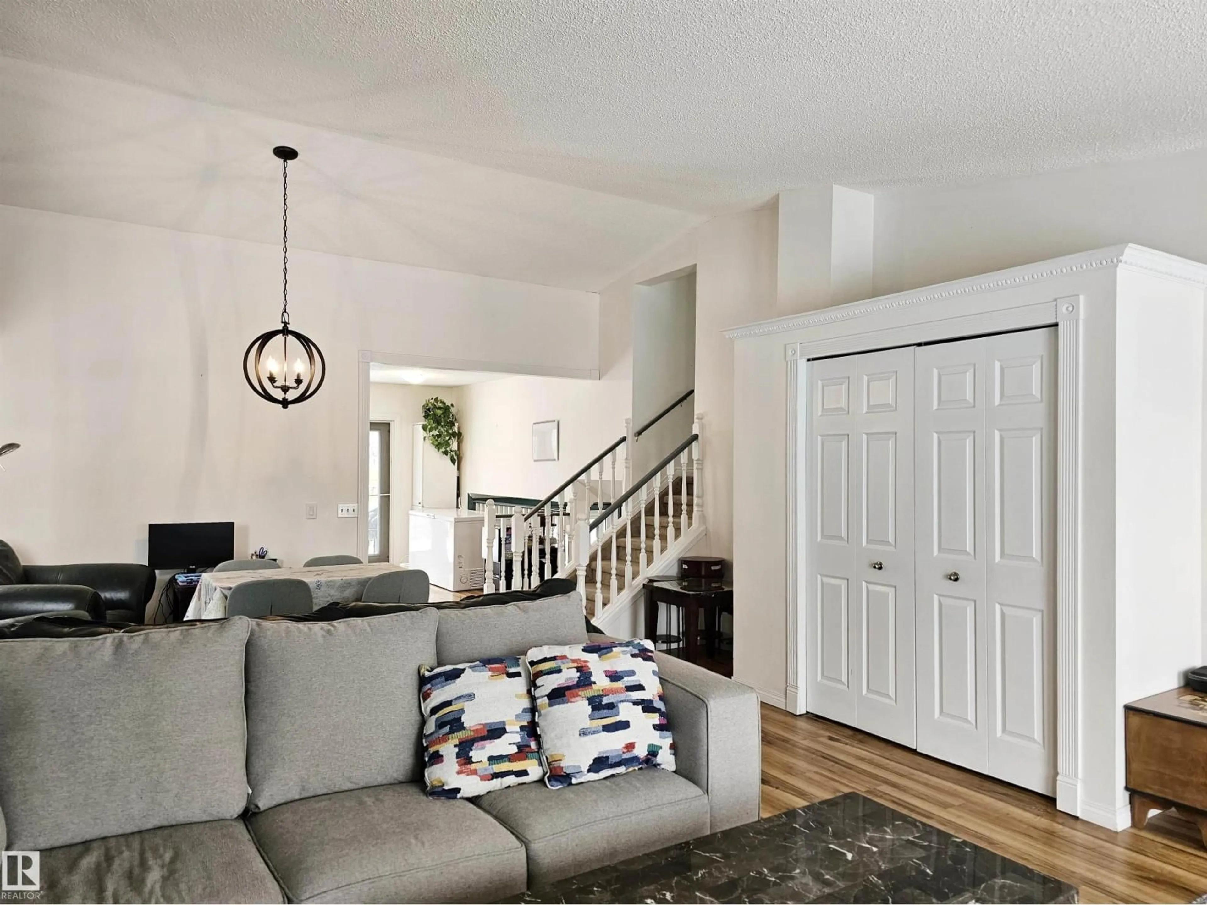 Indoor entryway for 8 DANIEL PL, St. Albert Alberta T8N5P6