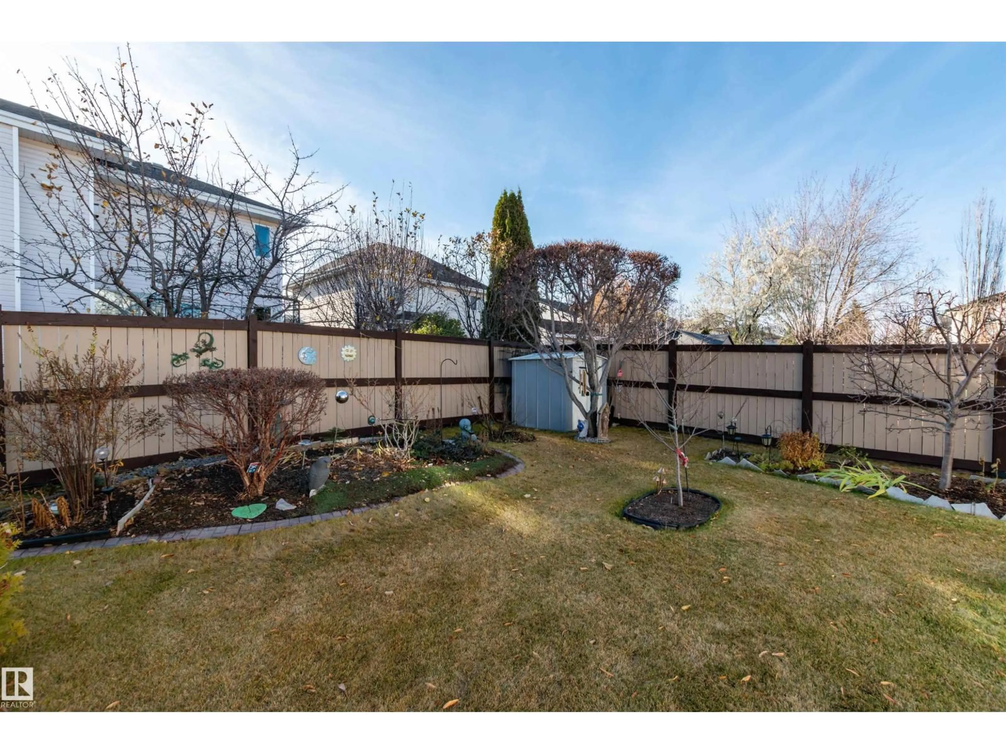 A pic from outside/outdoor area/front of a property/back of a property/a pic from drone, street for 479 MEADOWVIEW DR, Sherwood Park Alberta T8H1X4