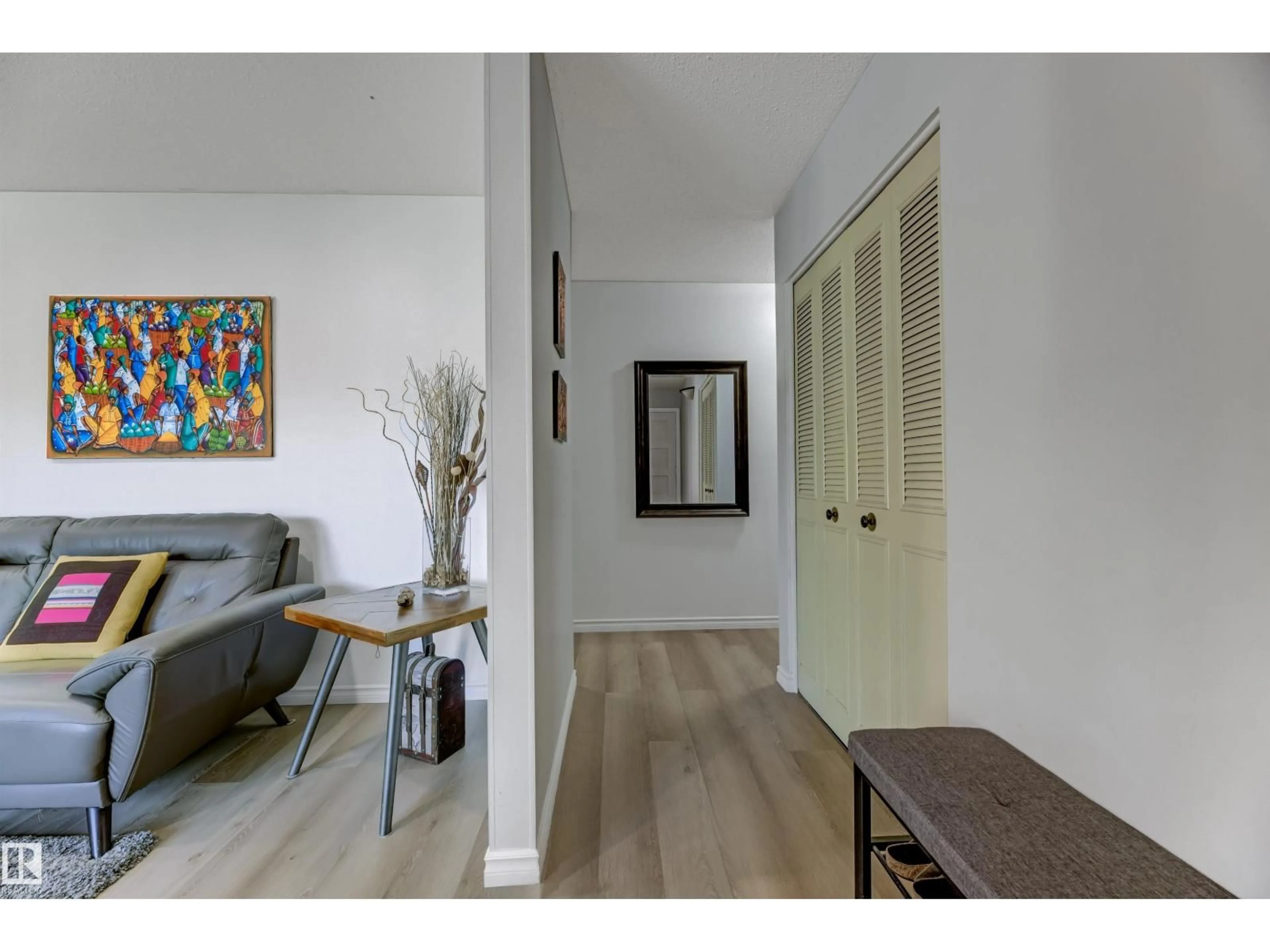 Indoor entryway for 210 GEORGIAN WY, Sherwood Park Alberta T8A2X1