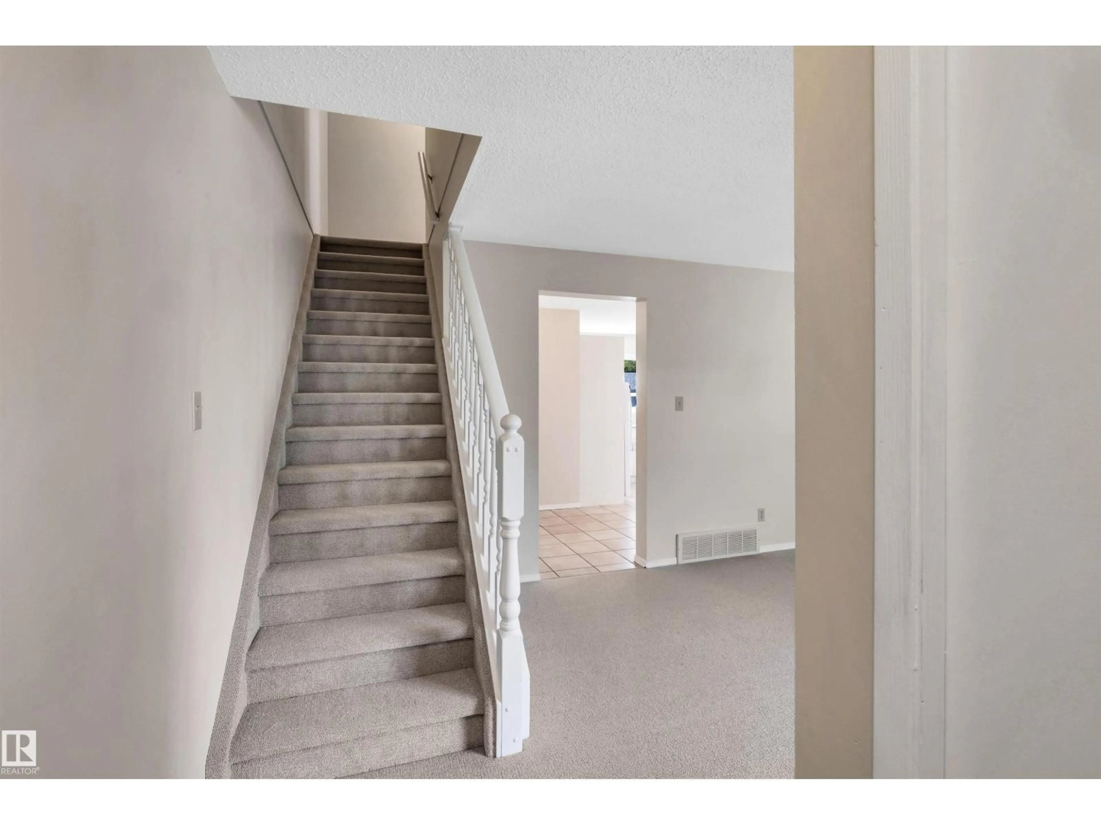 Stairs for 10228 152 ST, Edmonton Alberta T5P1Y2