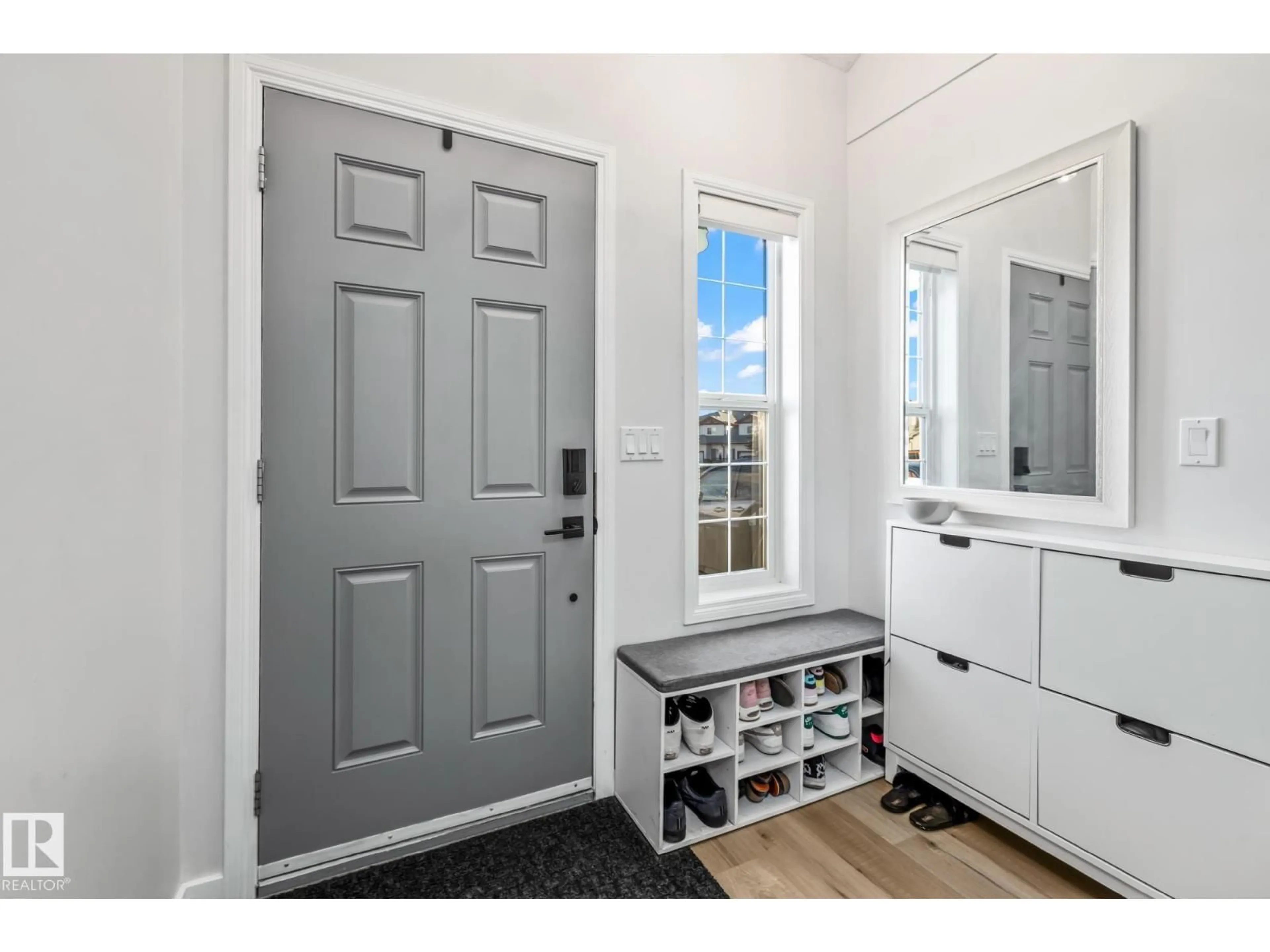 Indoor entryway for 15 - 35 WOODSMERE, Fort Saskatchewan Alberta T8L4S2