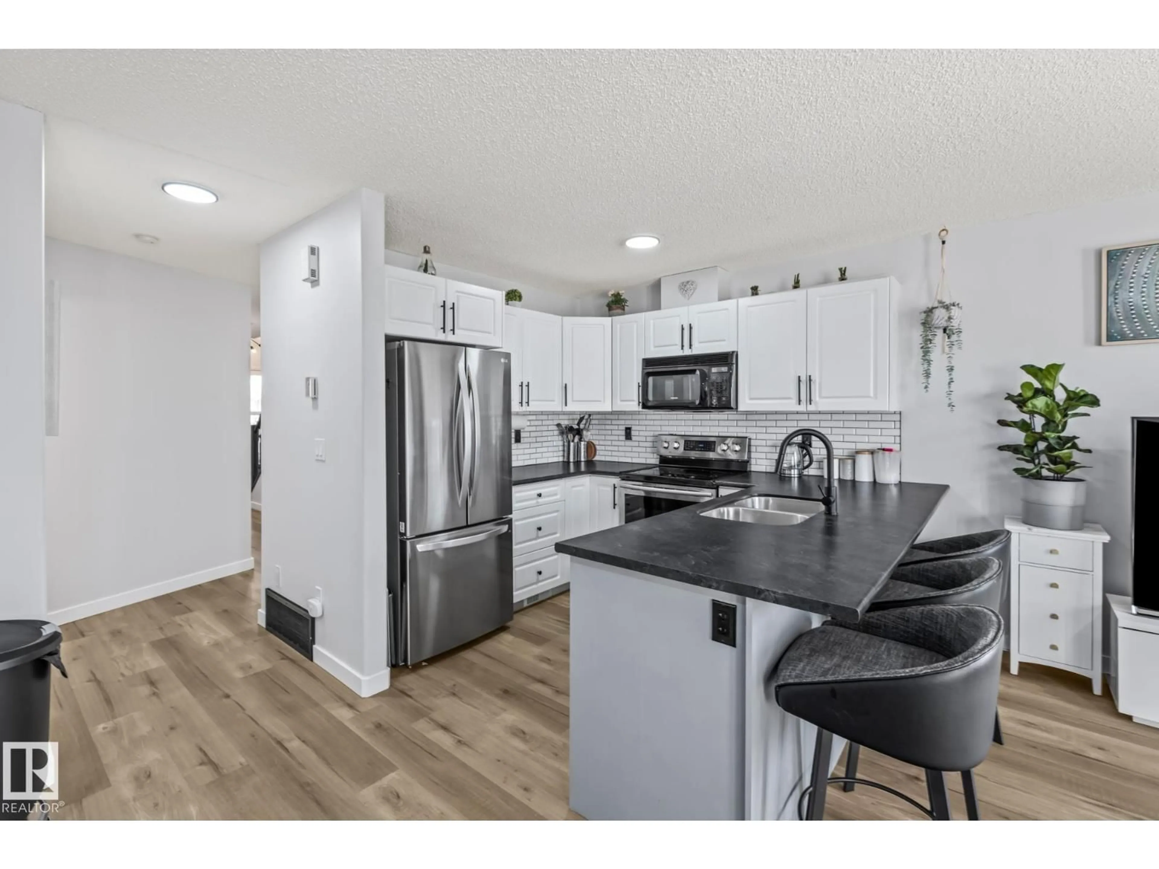 Open concept kitchen, unknown for 15 - 35 WOODSMERE, Fort Saskatchewan Alberta T8L4S2