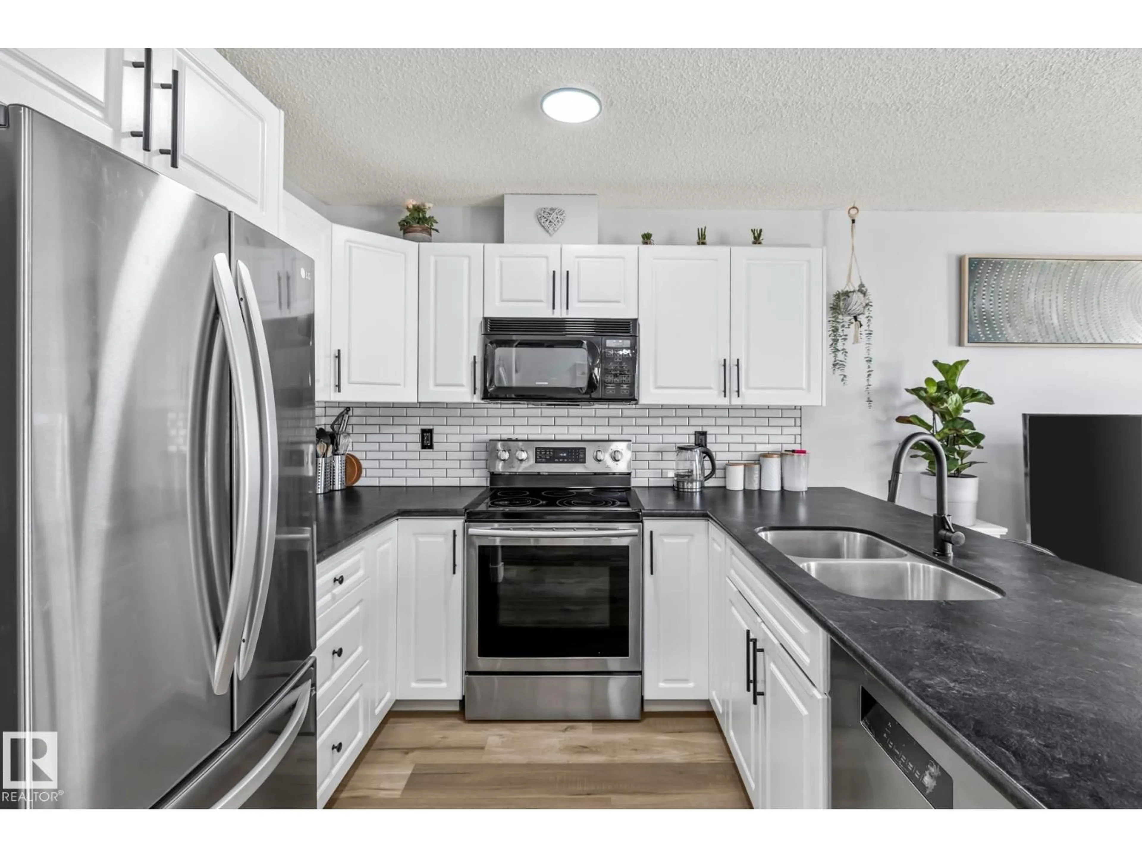 Open concept kitchen, unknown for 15 - 35 WOODSMERE, Fort Saskatchewan Alberta T8L4S2