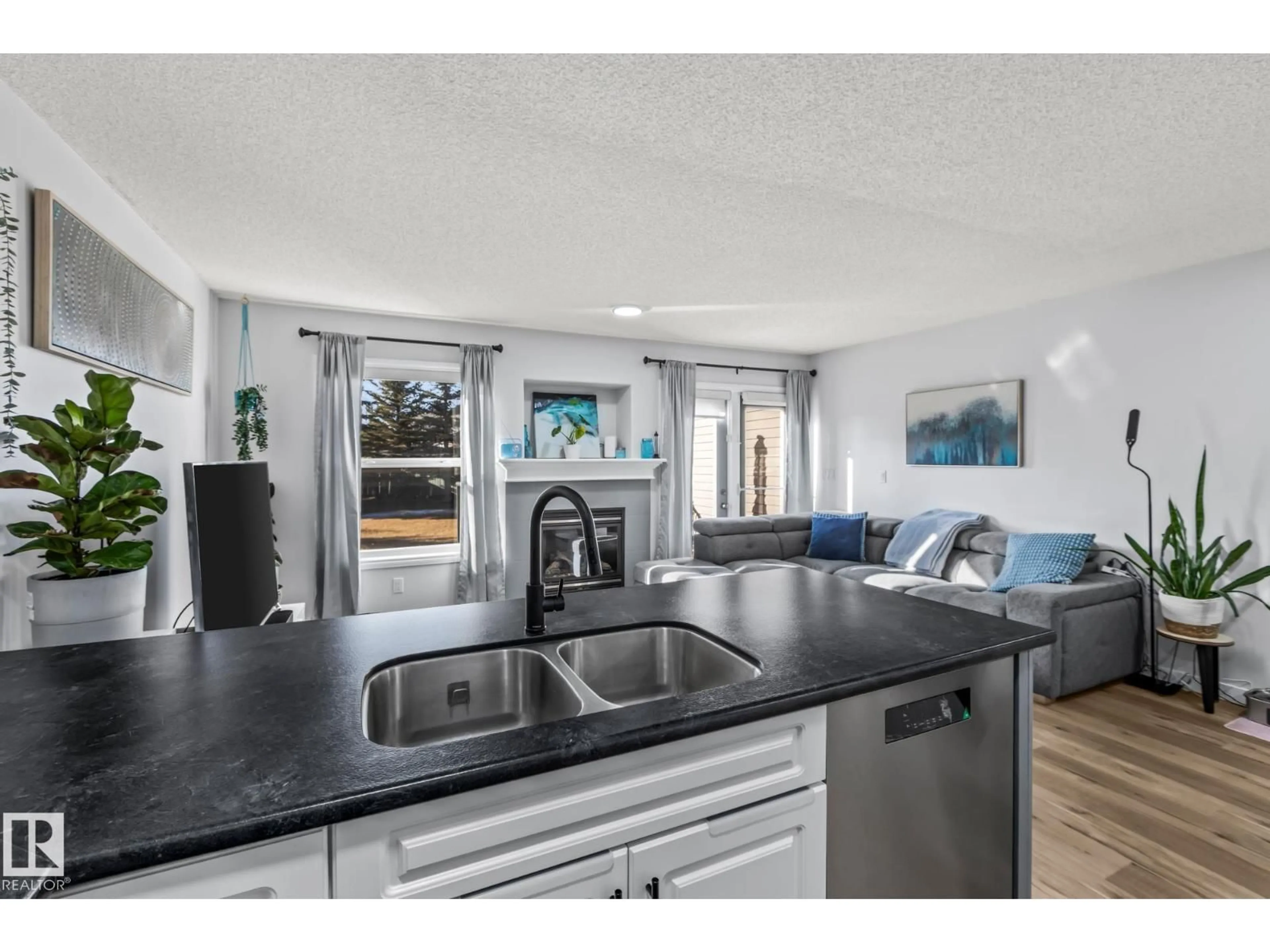 Open concept kitchen, unknown for 15 - 35 WOODSMERE, Fort Saskatchewan Alberta T8L4S2