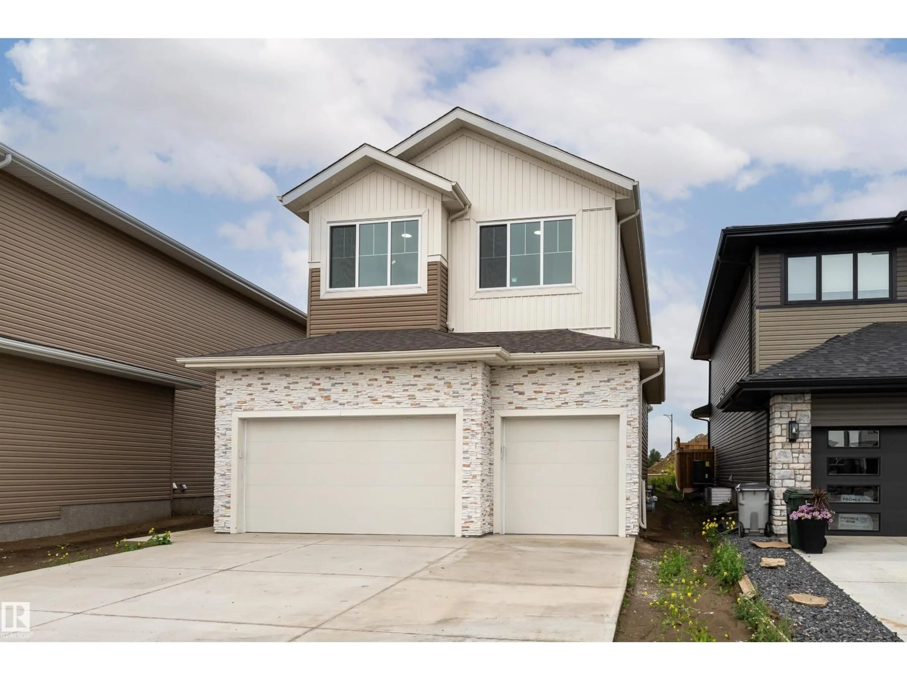Home with vinyl exterior material, street for 145 GRAYBRIAR DR, Stony Plain Alberta T7Z0M7