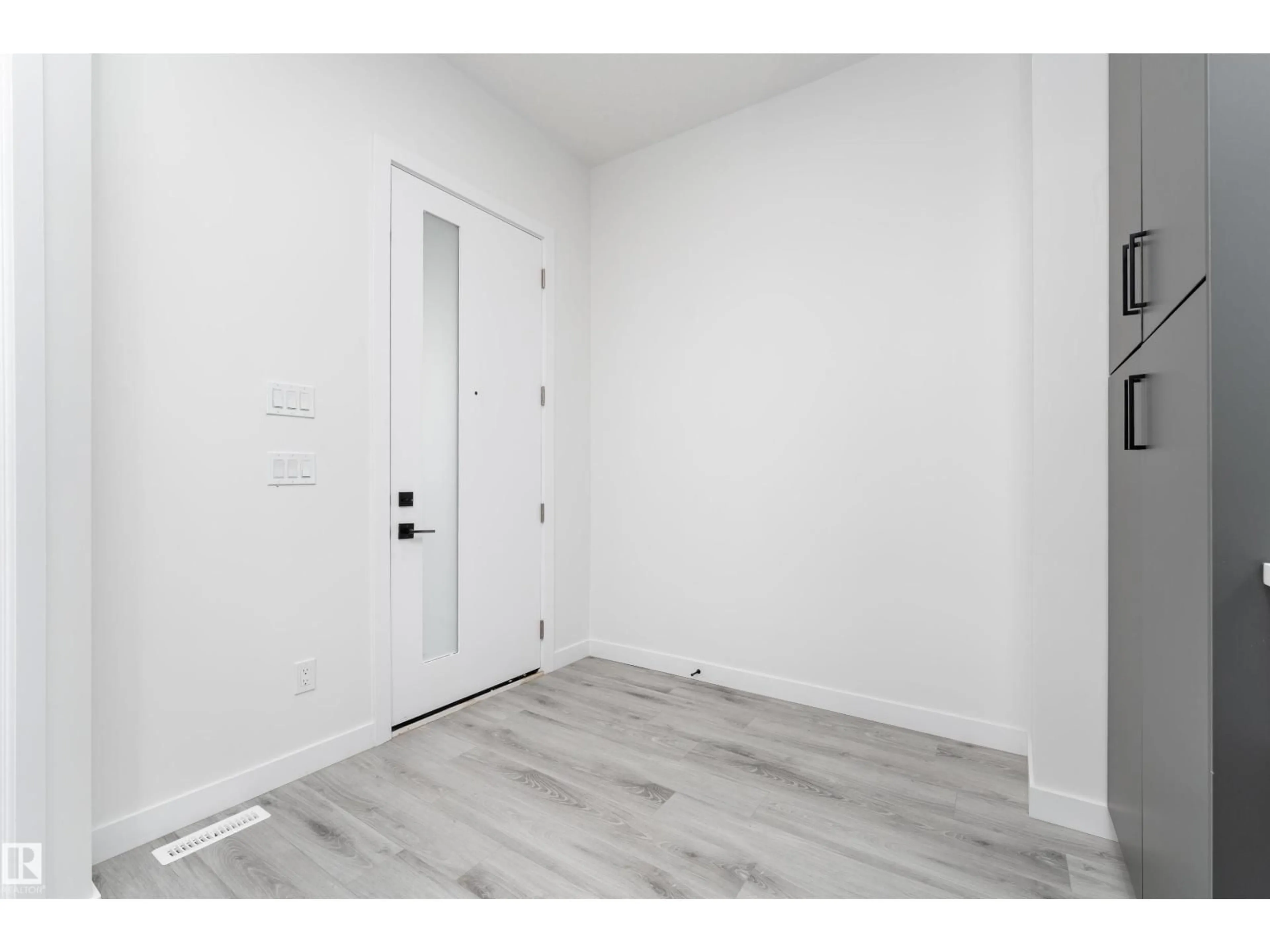 Indoor entryway for 145 GRAYBRIAR DR, Stony Plain Alberta T7Z0M7