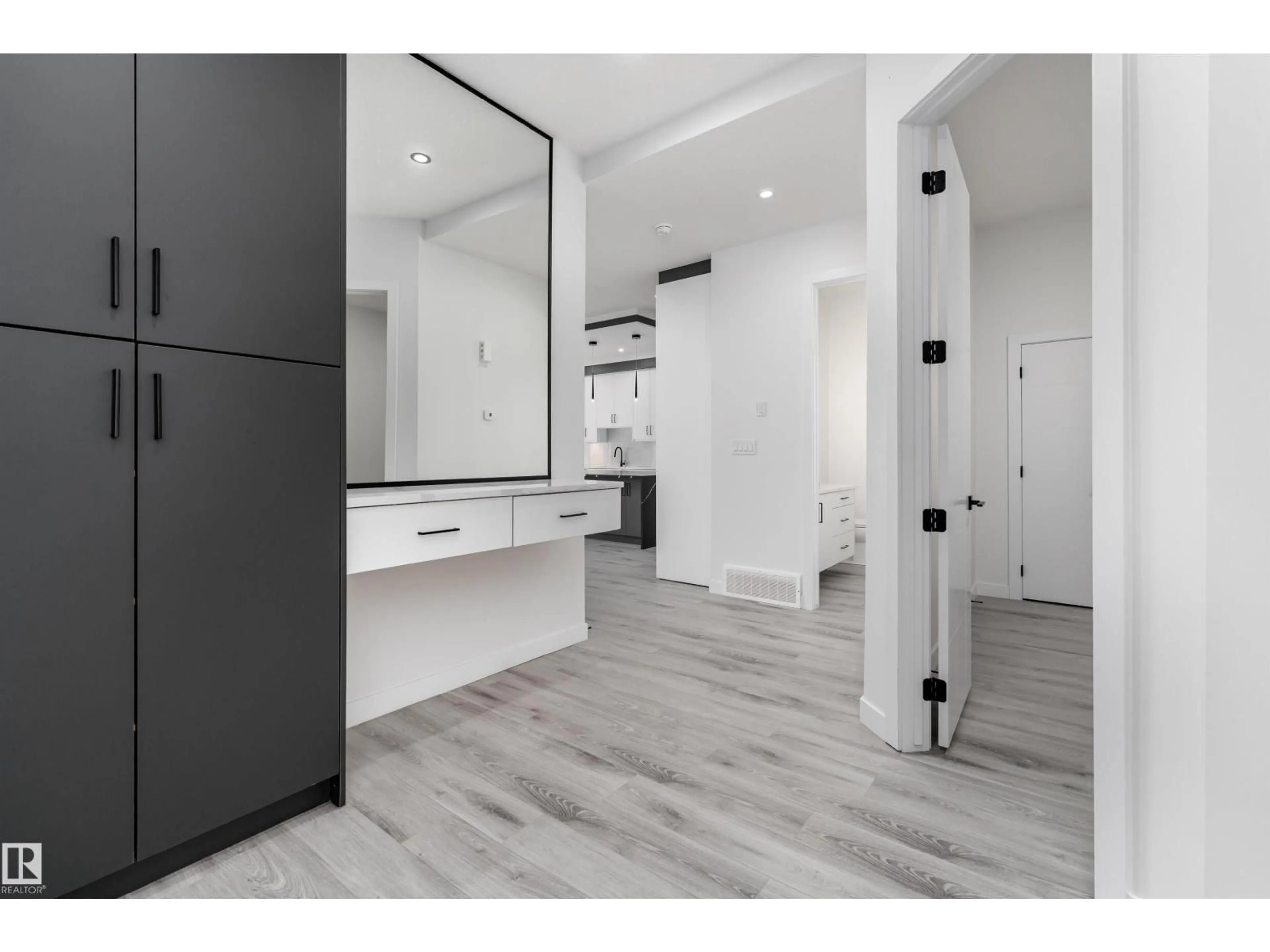 Contemporary bathroom, ceramic/tile floor for 145 GRAYBRIAR DR, Stony Plain Alberta T7Z0M7