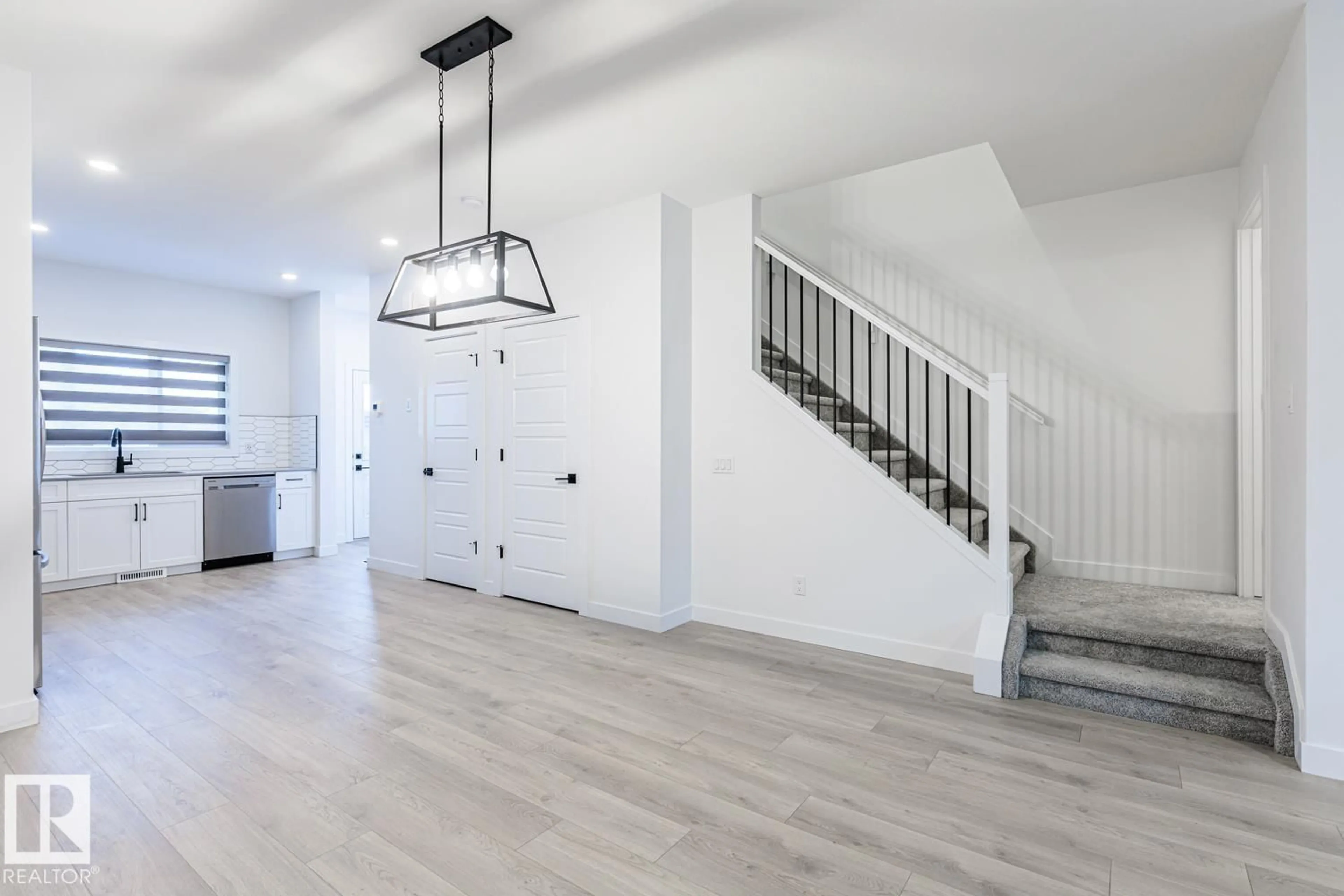 Indoor entryway for SW - 2929 COUGHLAN GR, Edmonton Alberta T6W0C3