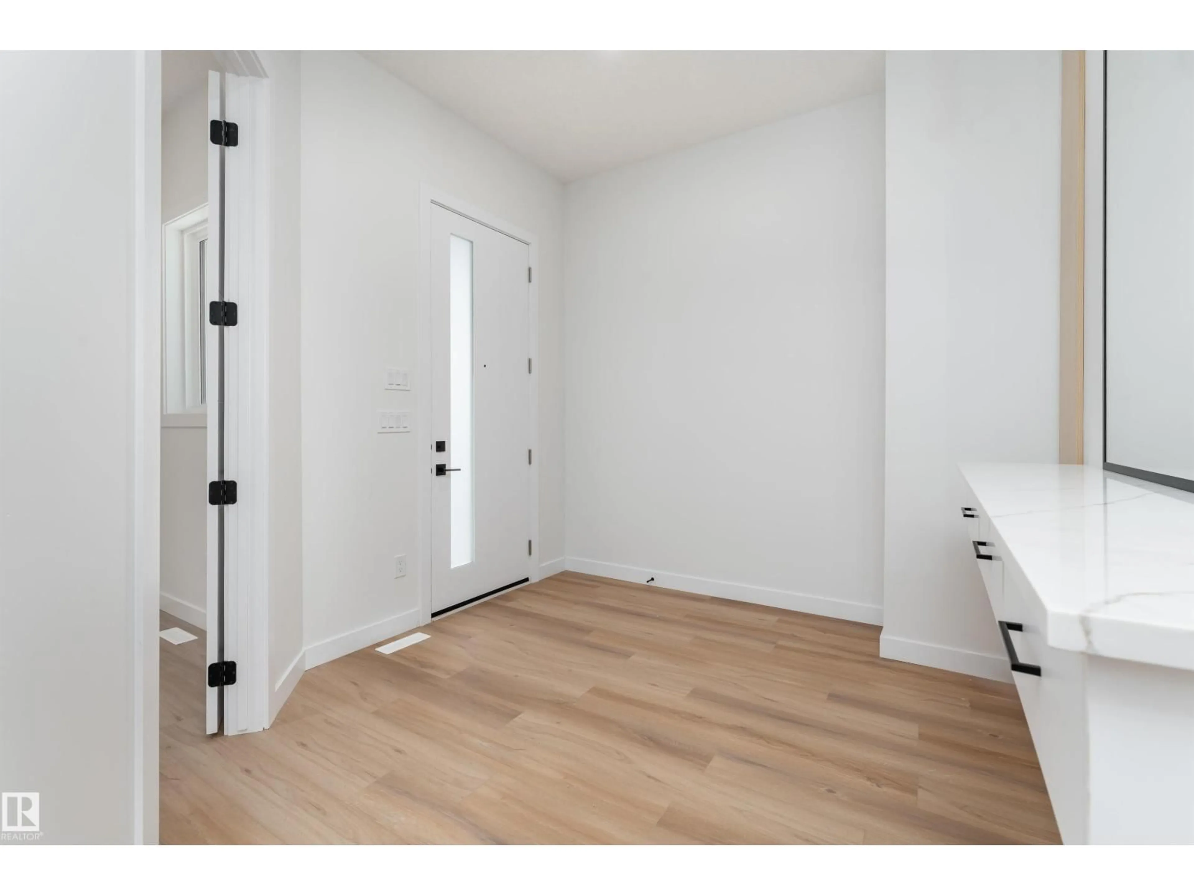 Indoor entryway for 147 GRAYBRIAR DR, Stony Plain Alberta T7Z2Z2