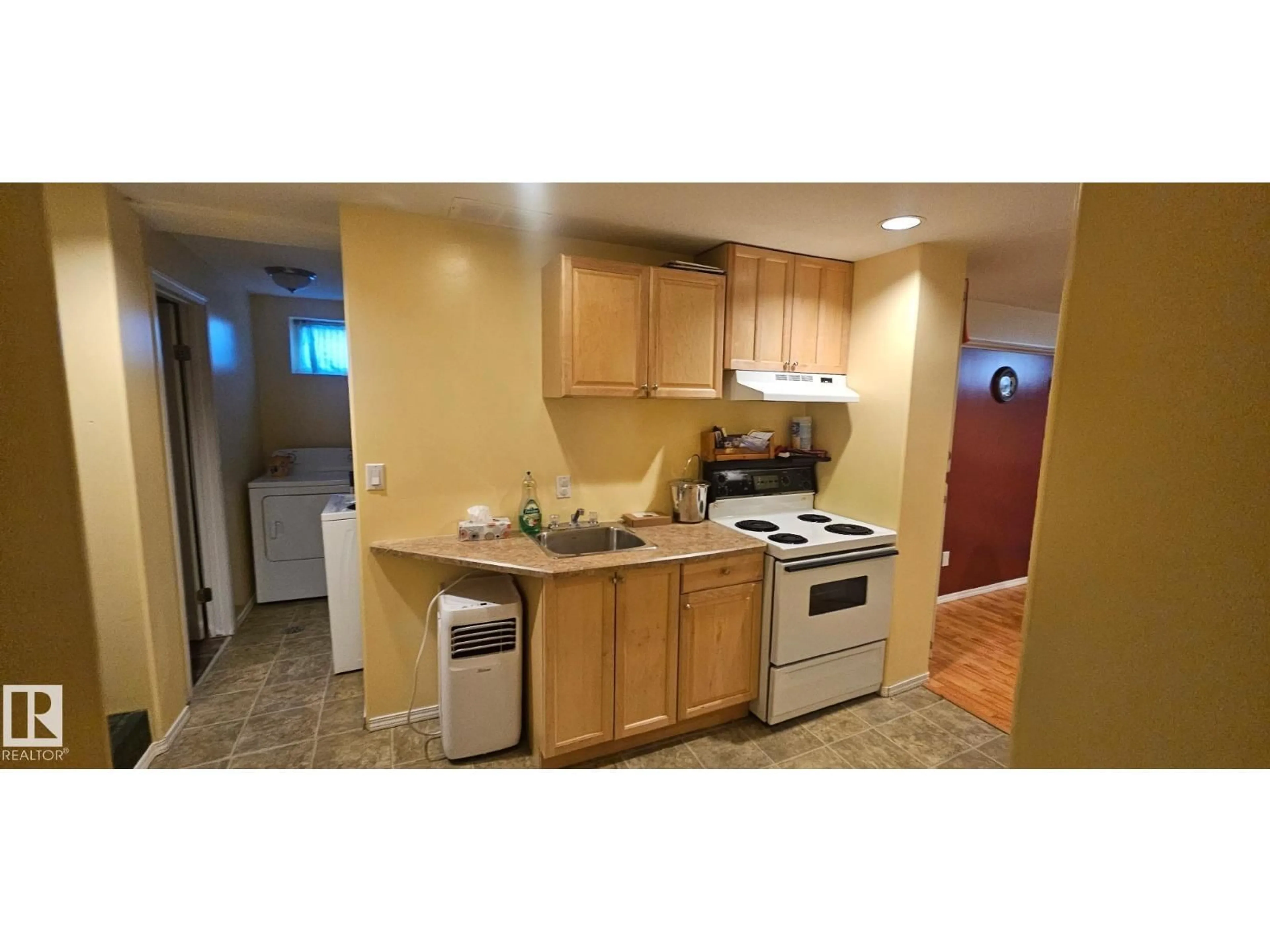 Standard kitchen, unknown for 5017 46 ST, Drayton Valley Alberta T7A1S2