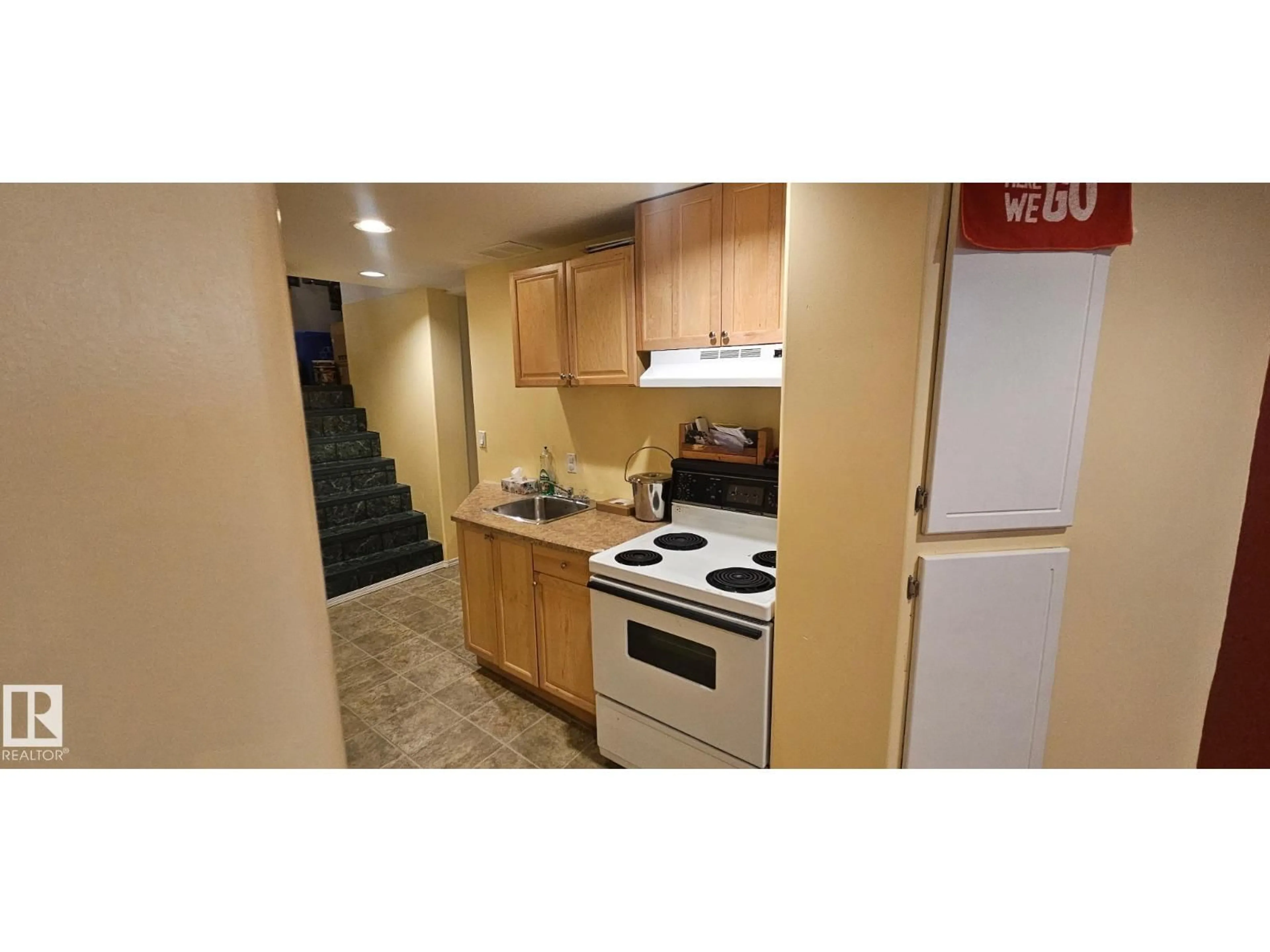 Standard kitchen, unknown for 5017 46 ST, Drayton Valley Alberta T7A1S2