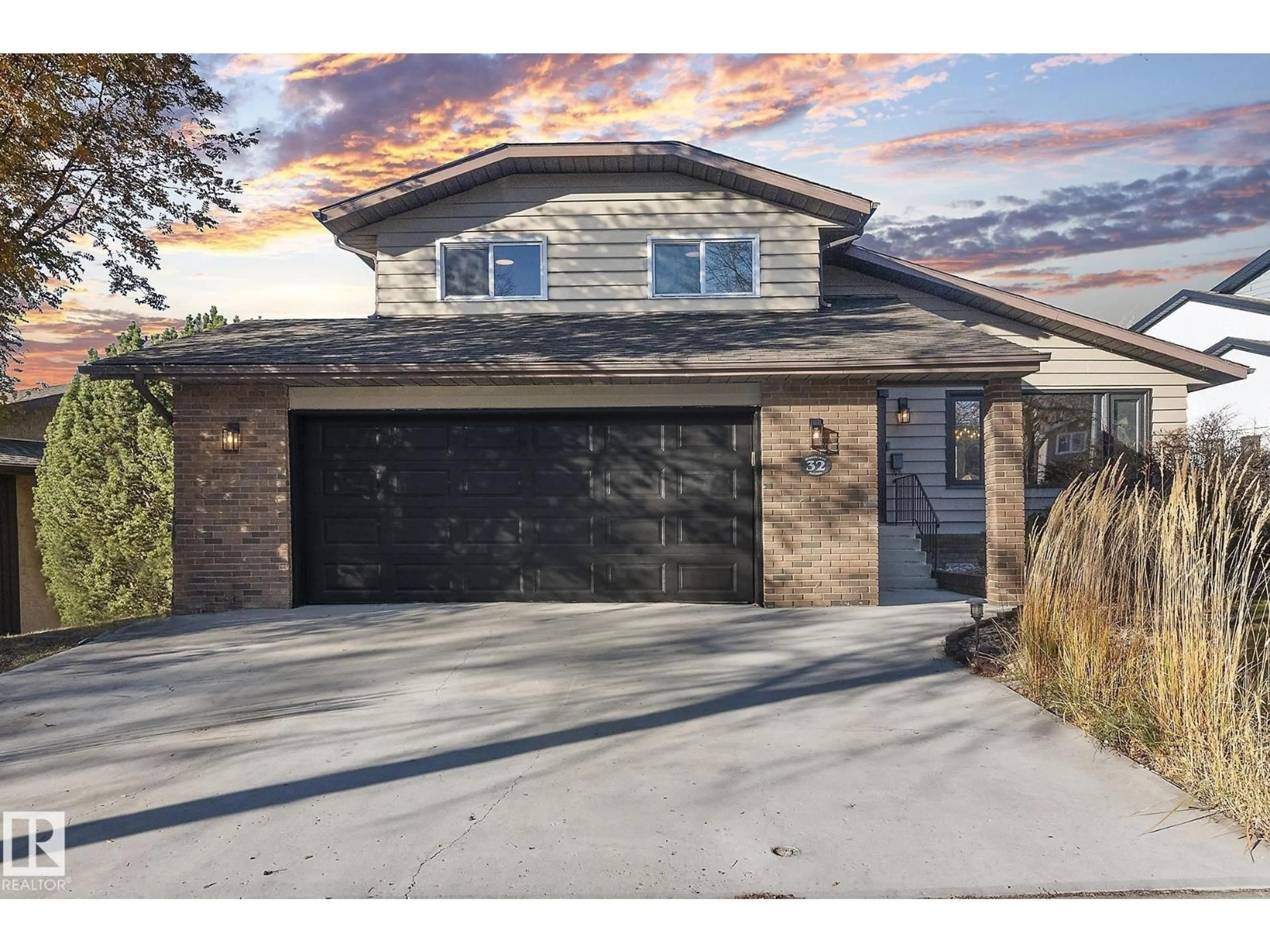 Home with brick exterior material, street for 32 WOODCREST AV, St. Albert Alberta T8N3H5