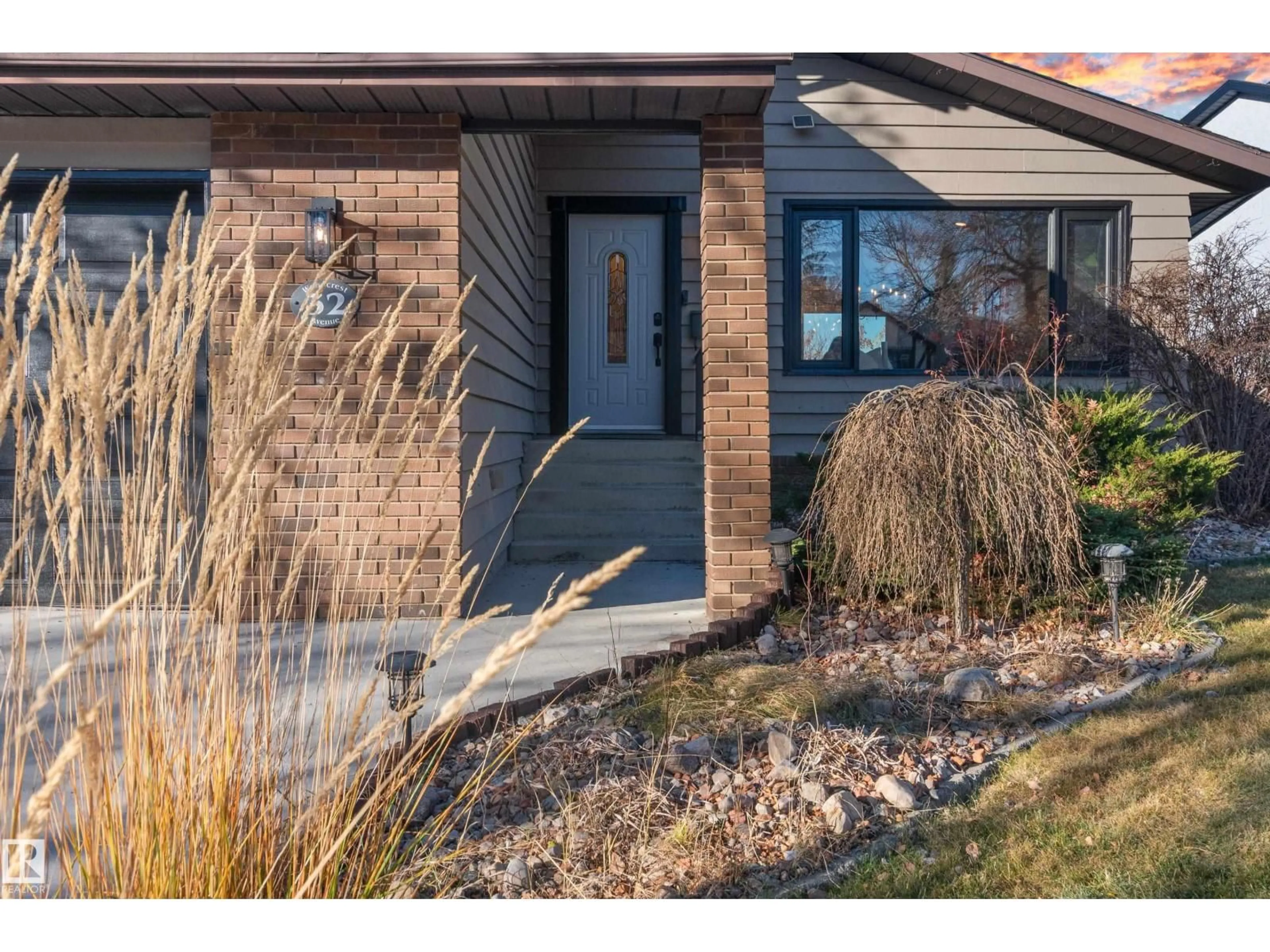 Home with brick exterior material, street for 32 WOODCREST AV, St. Albert Alberta T8N3H5