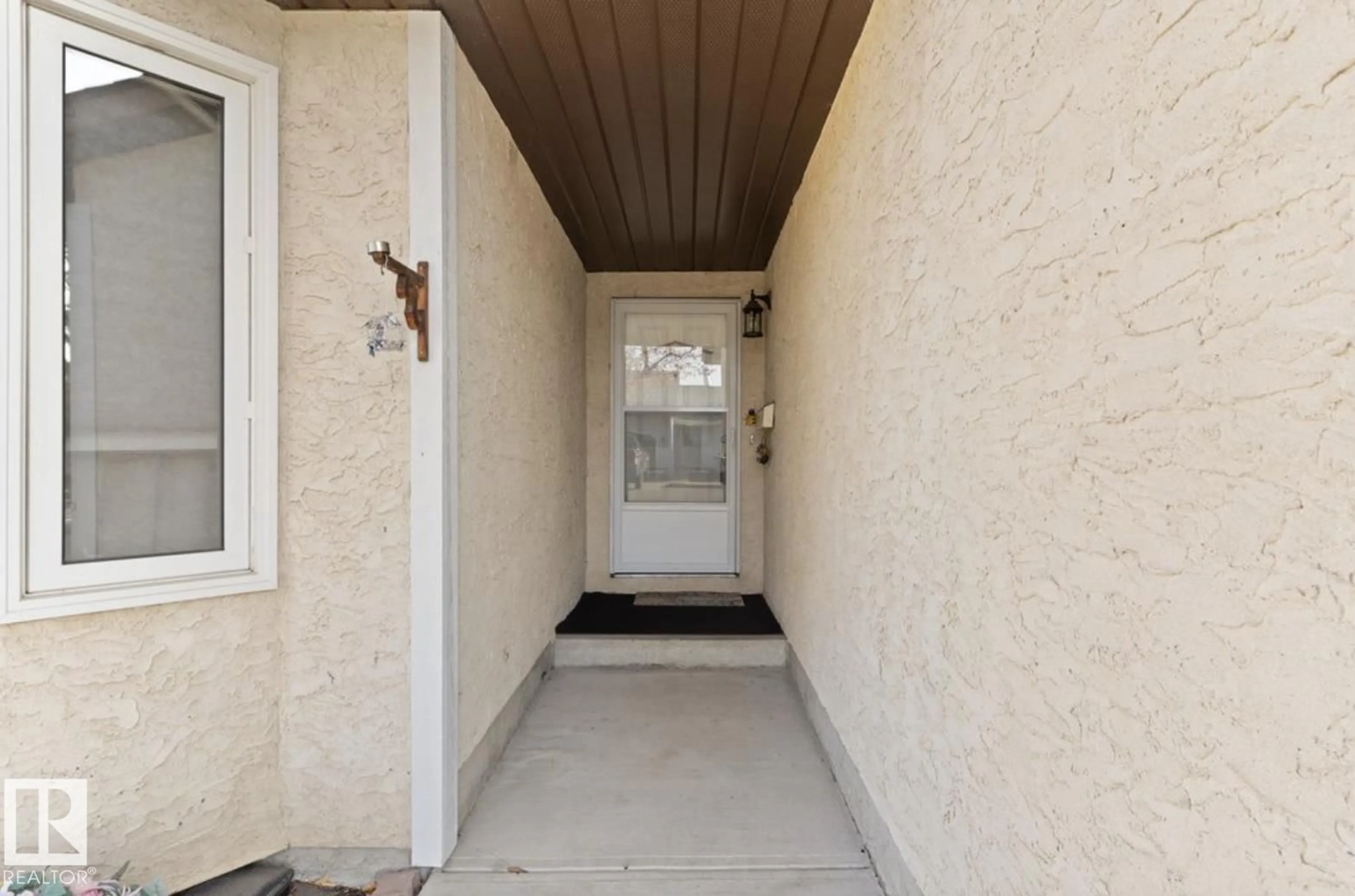 Indoor entryway for 5763 189 STREET, Edmonton Alberta T6M2G9