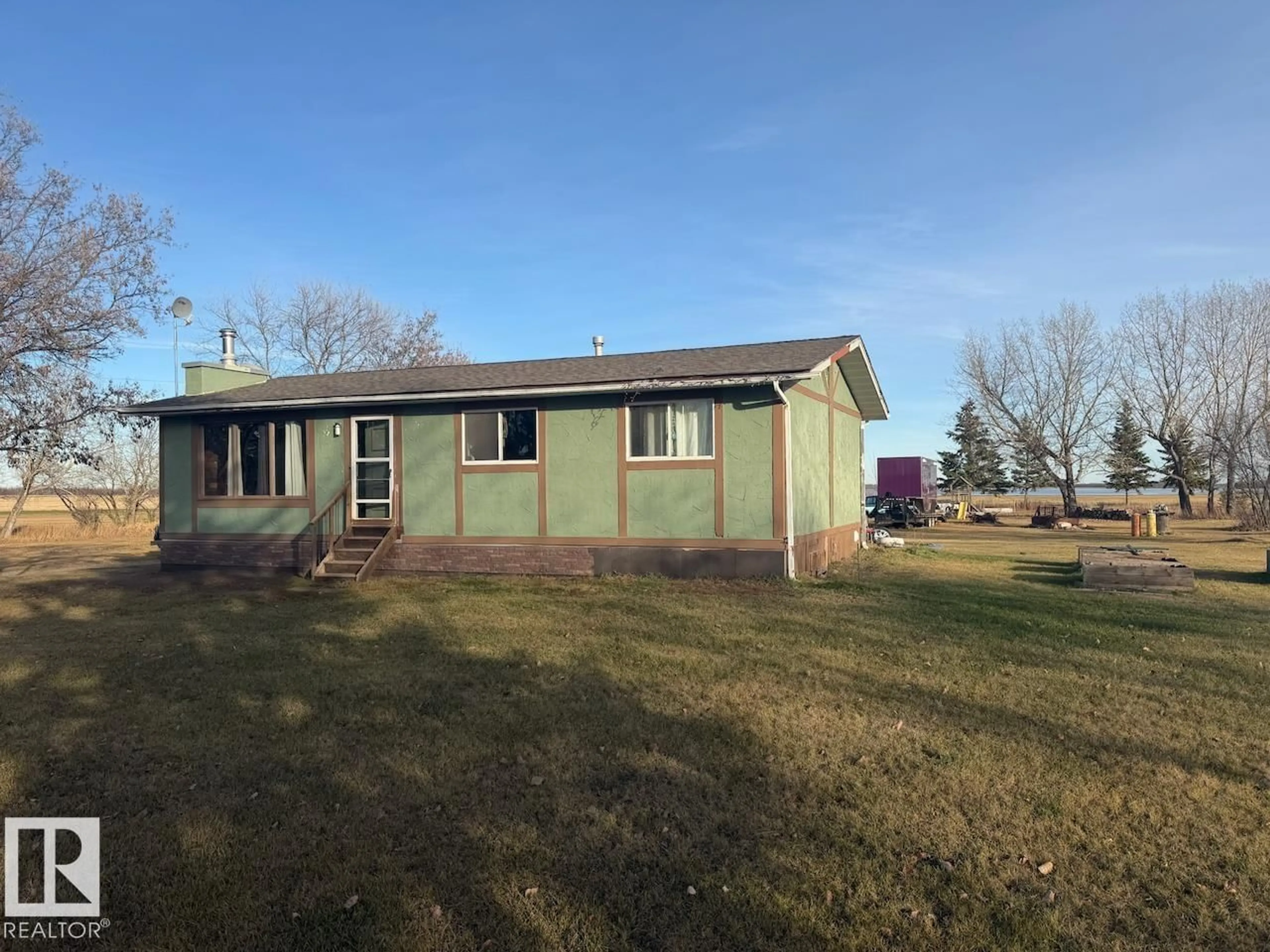 A pic from outside/outdoor area/front of a property/back of a property/a pic from drone, building for 61017 RGE ROAD 261, Rural Westlock County Alberta T7P2N9