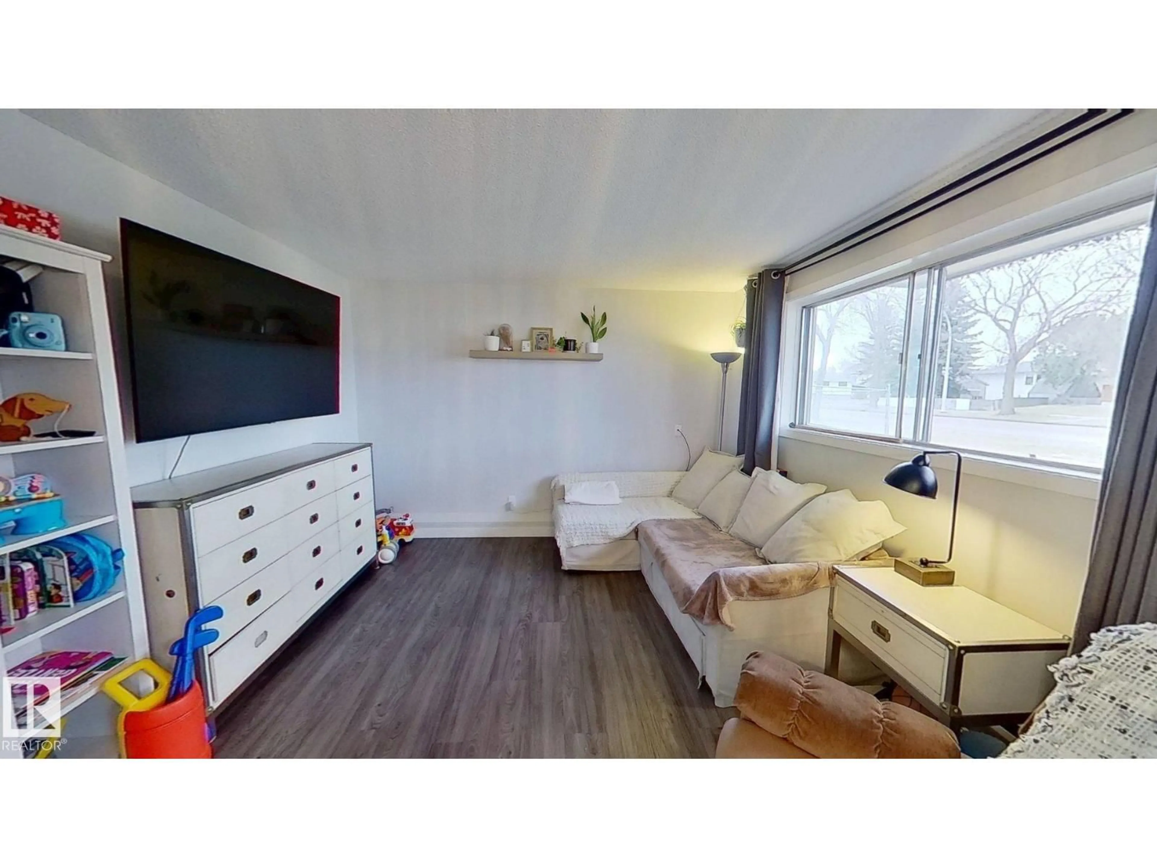 A pic of a room for 15930 109 AV, Edmonton Alberta T5P1B7