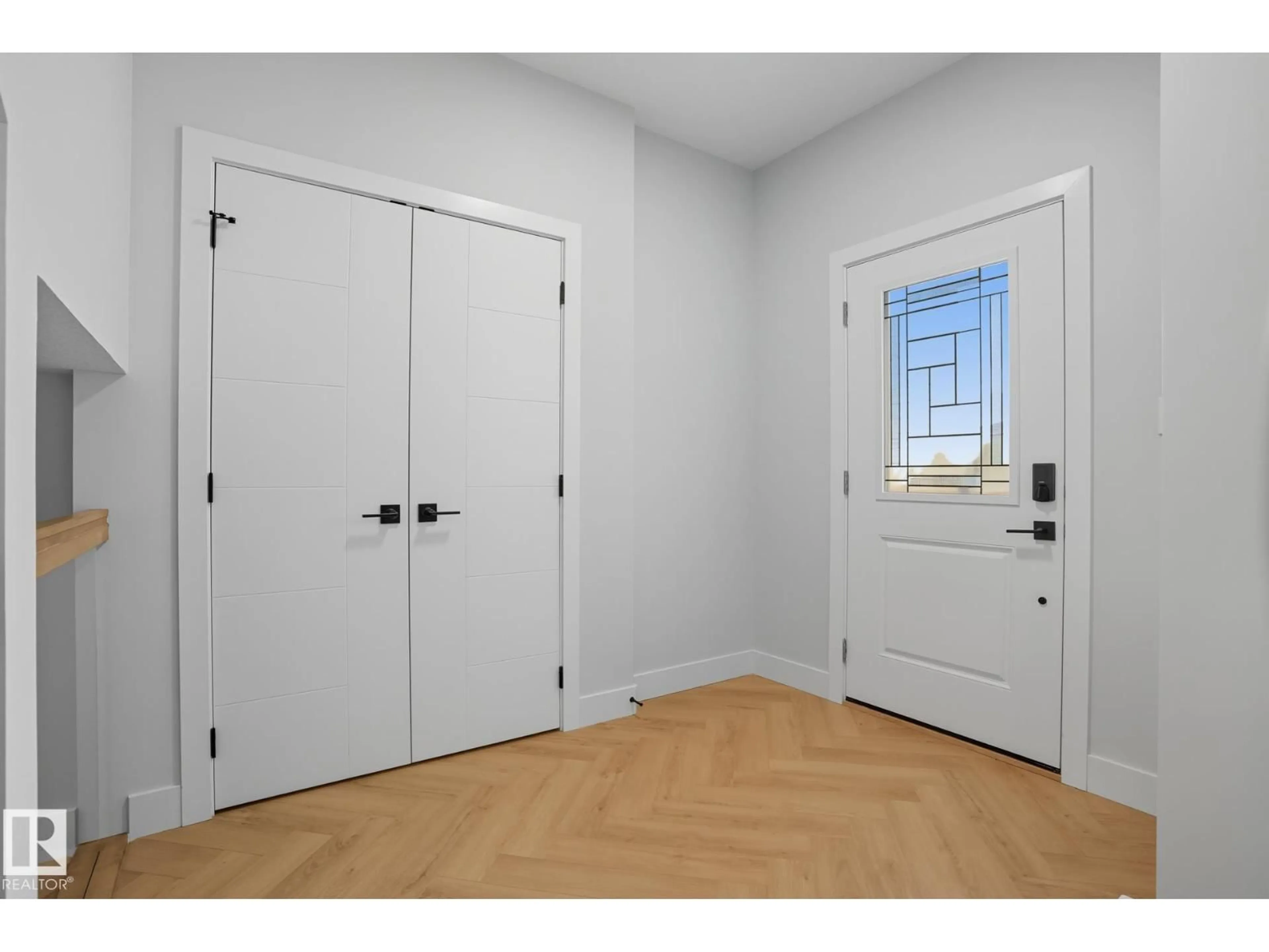 Indoor entryway for 18135 87 ST, Edmonton Alberta T5Z0X3