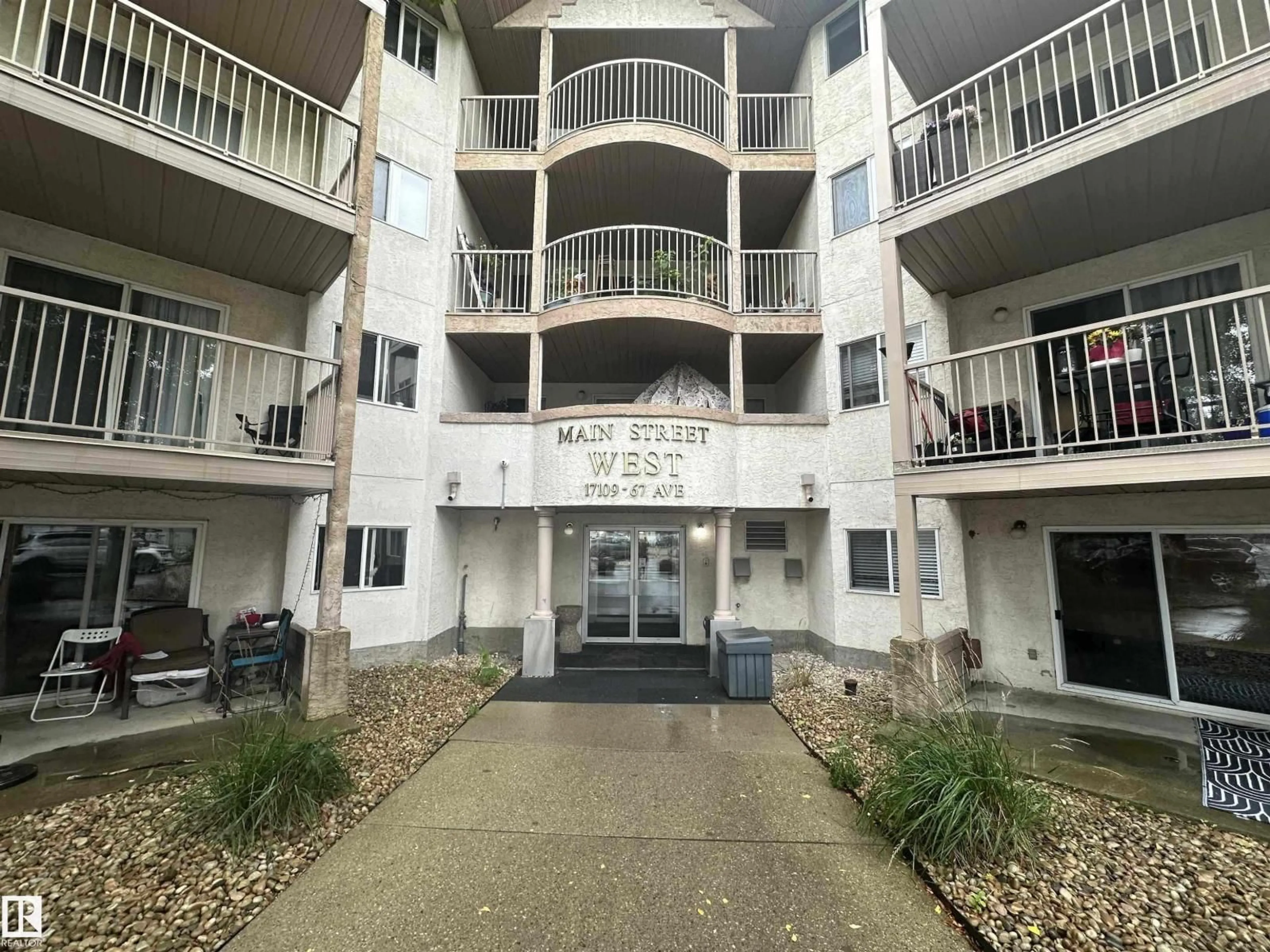 Indoor foyer for 318 17109 67 AVE NW, Edmonton Alberta T5T6E6