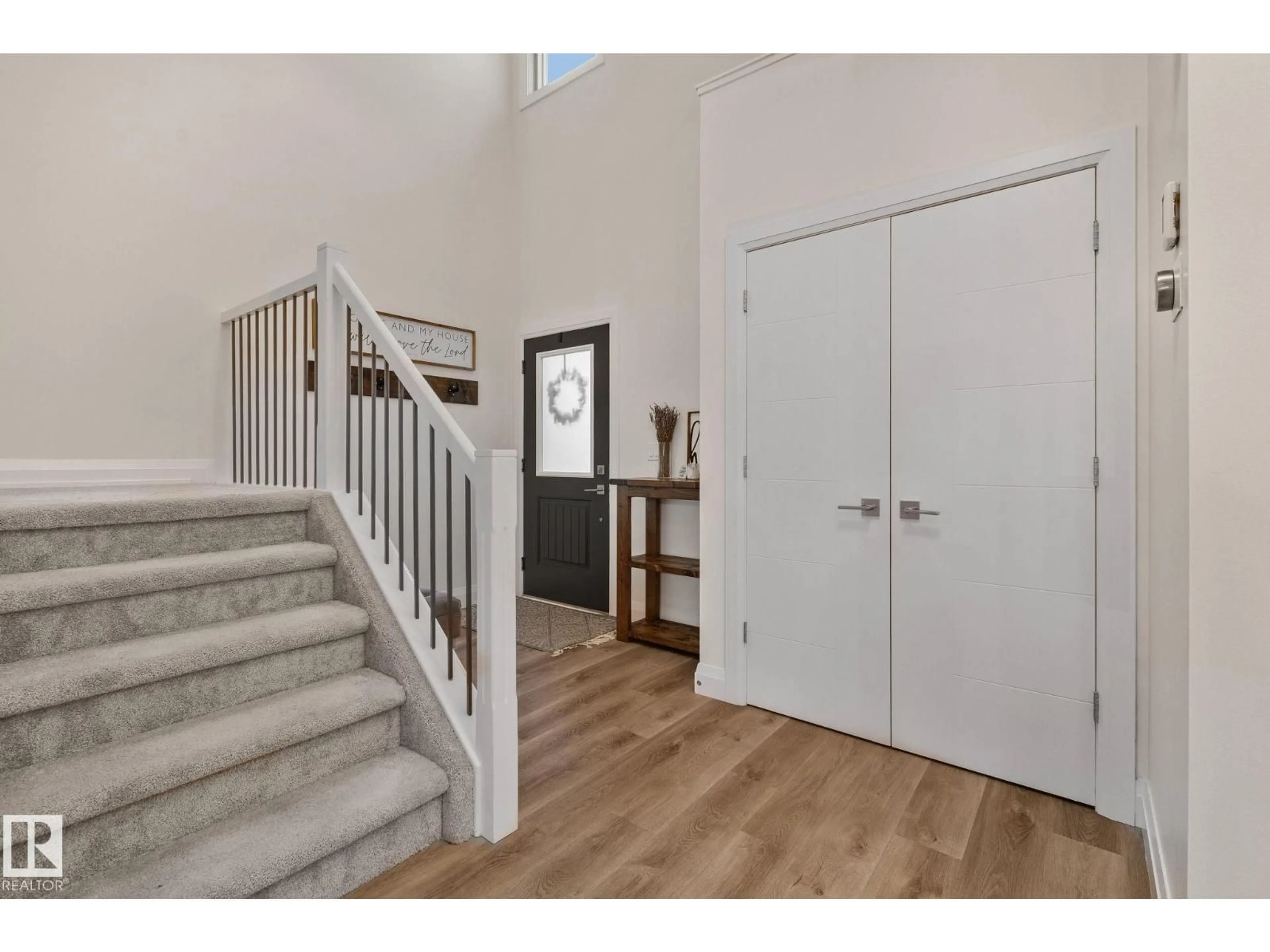 Indoor entryway for 52 GREENBURY CL, Spruce Grove Alberta T7X0L7