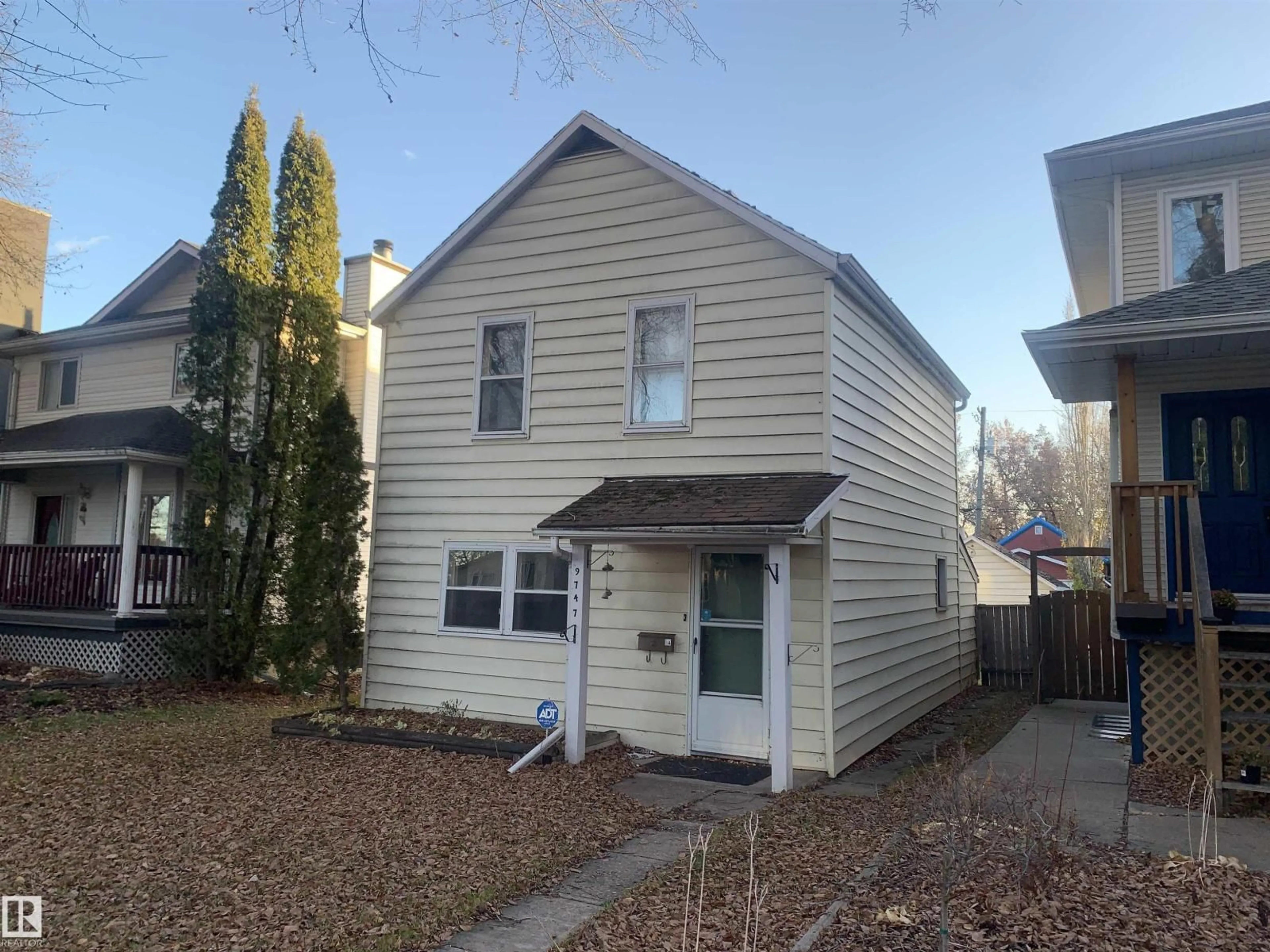 Home with vinyl exterior material, street for 9747 90 AV, Edmonton Alberta T6E2S8