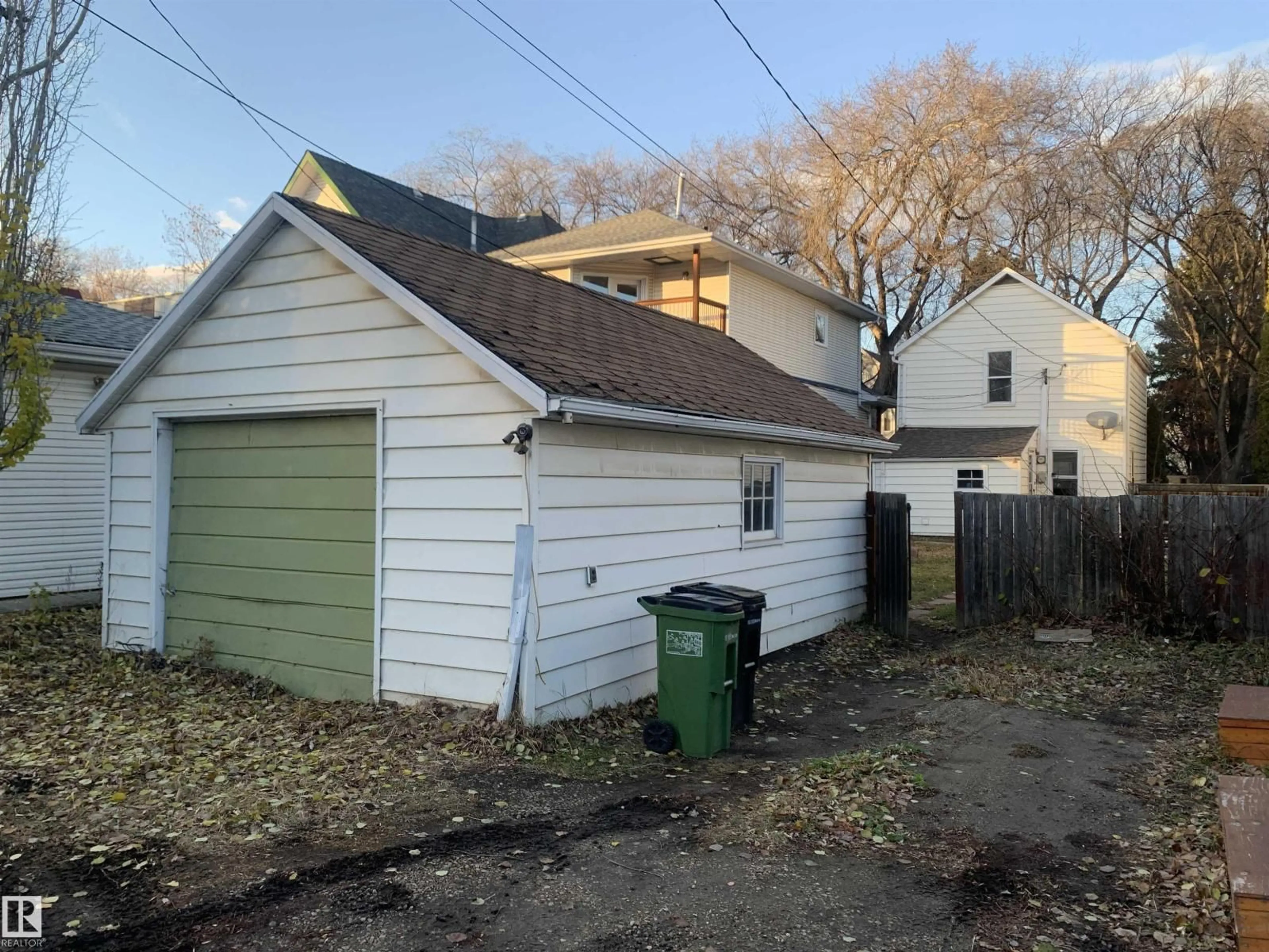 Shed for 9747 90 AV, Edmonton Alberta T6E2S8