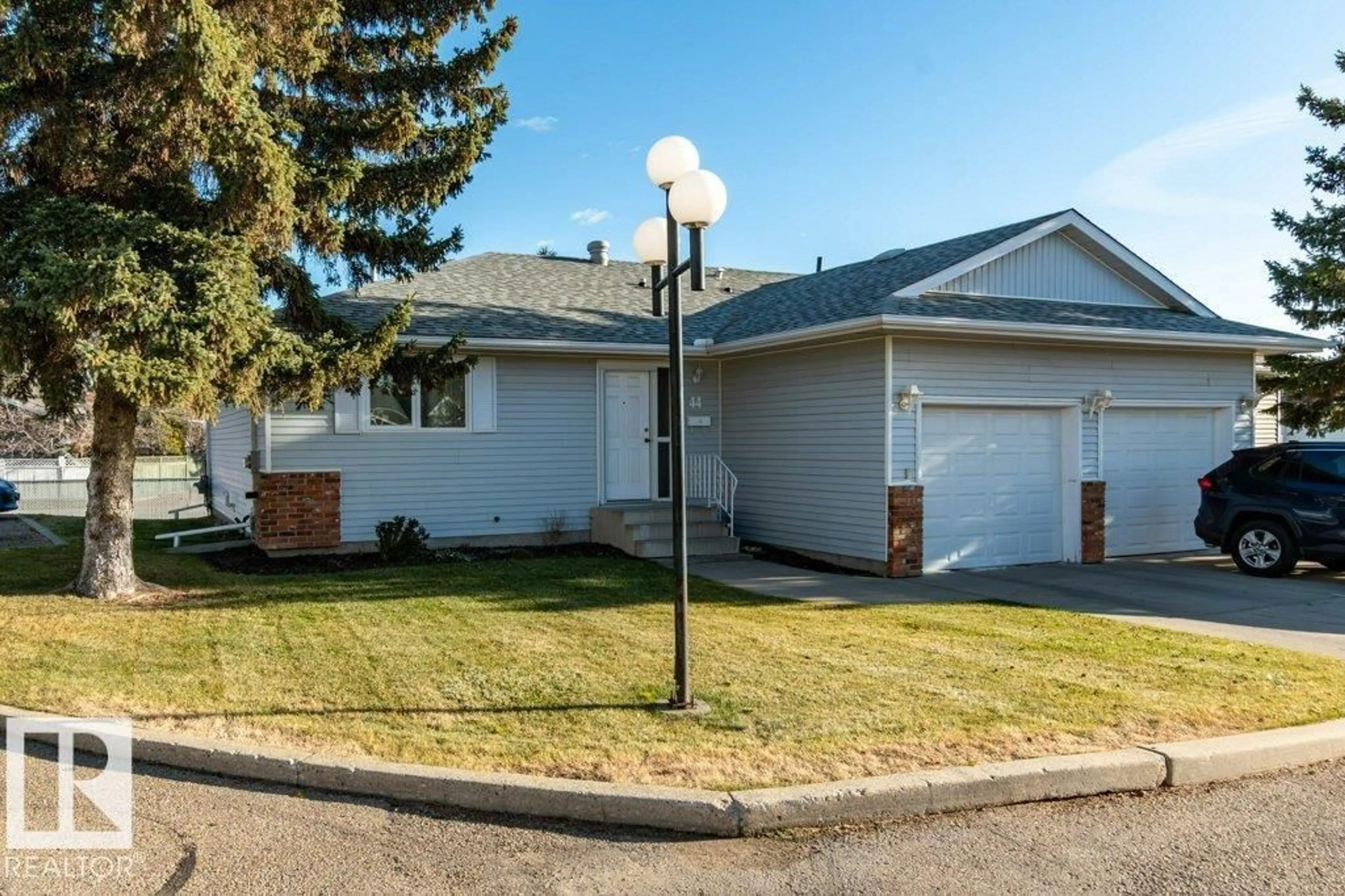Home with vinyl exterior material, street for 2 - 44 GEORGIAN WY, Sherwood Park Alberta T8A5K3