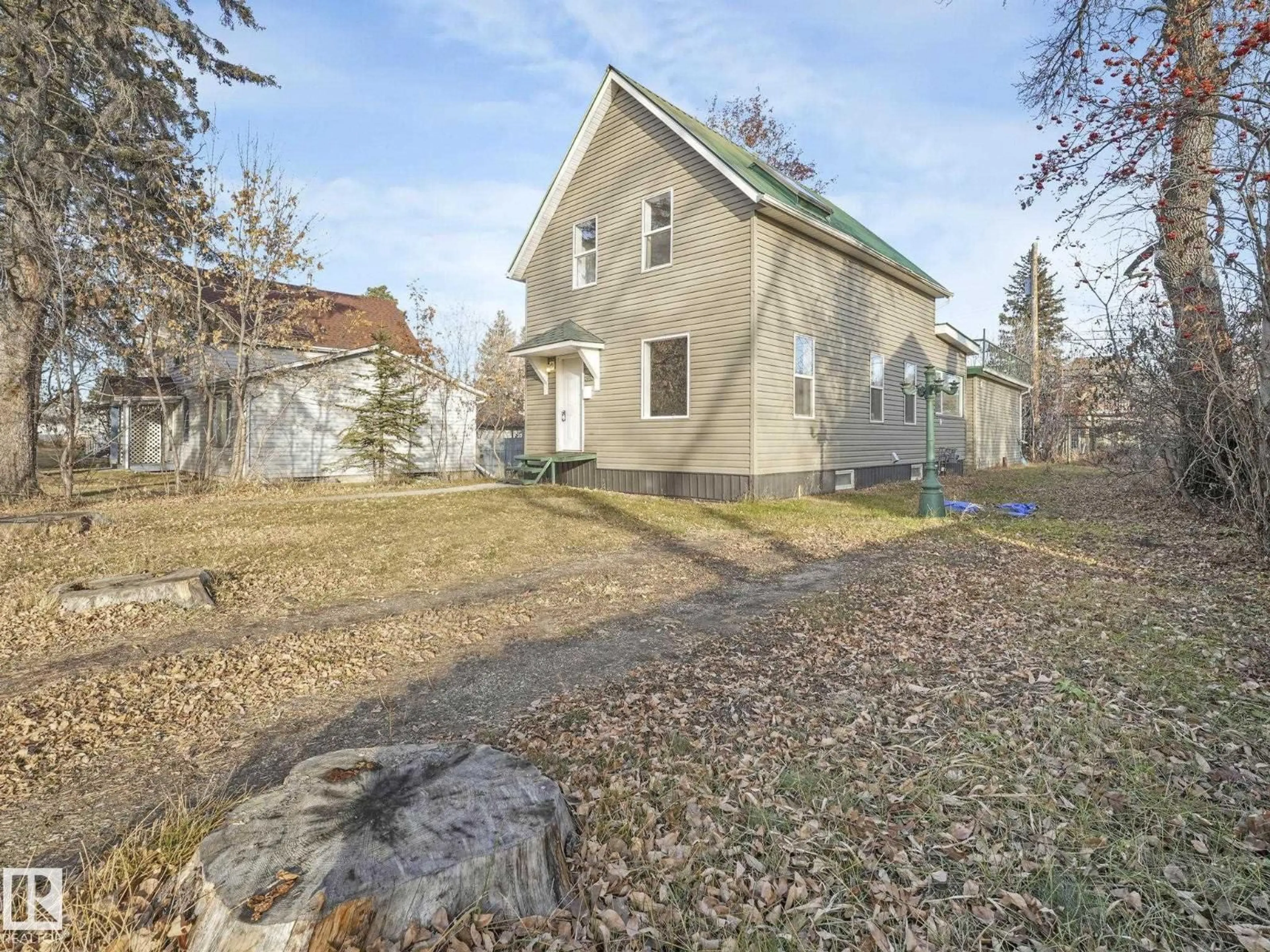 A pic from outside/outdoor area/front of a property/back of a property/a pic from drone, street for 4315 52 ST, Wetaskiwin Alberta T9A1N3