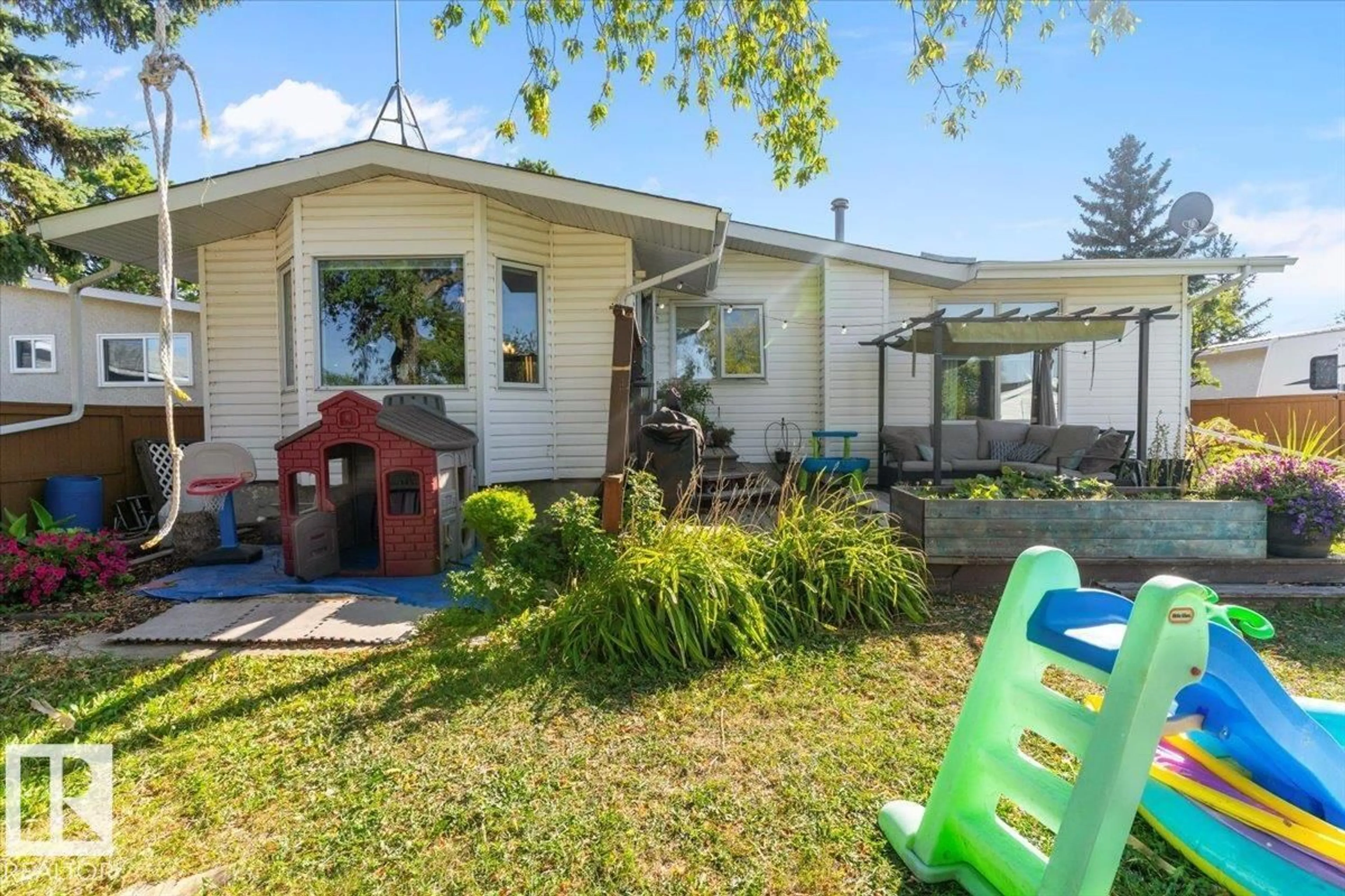 Patio, unknown for 8 BEAVERHILL DR, Tofield Alberta T0B4J0