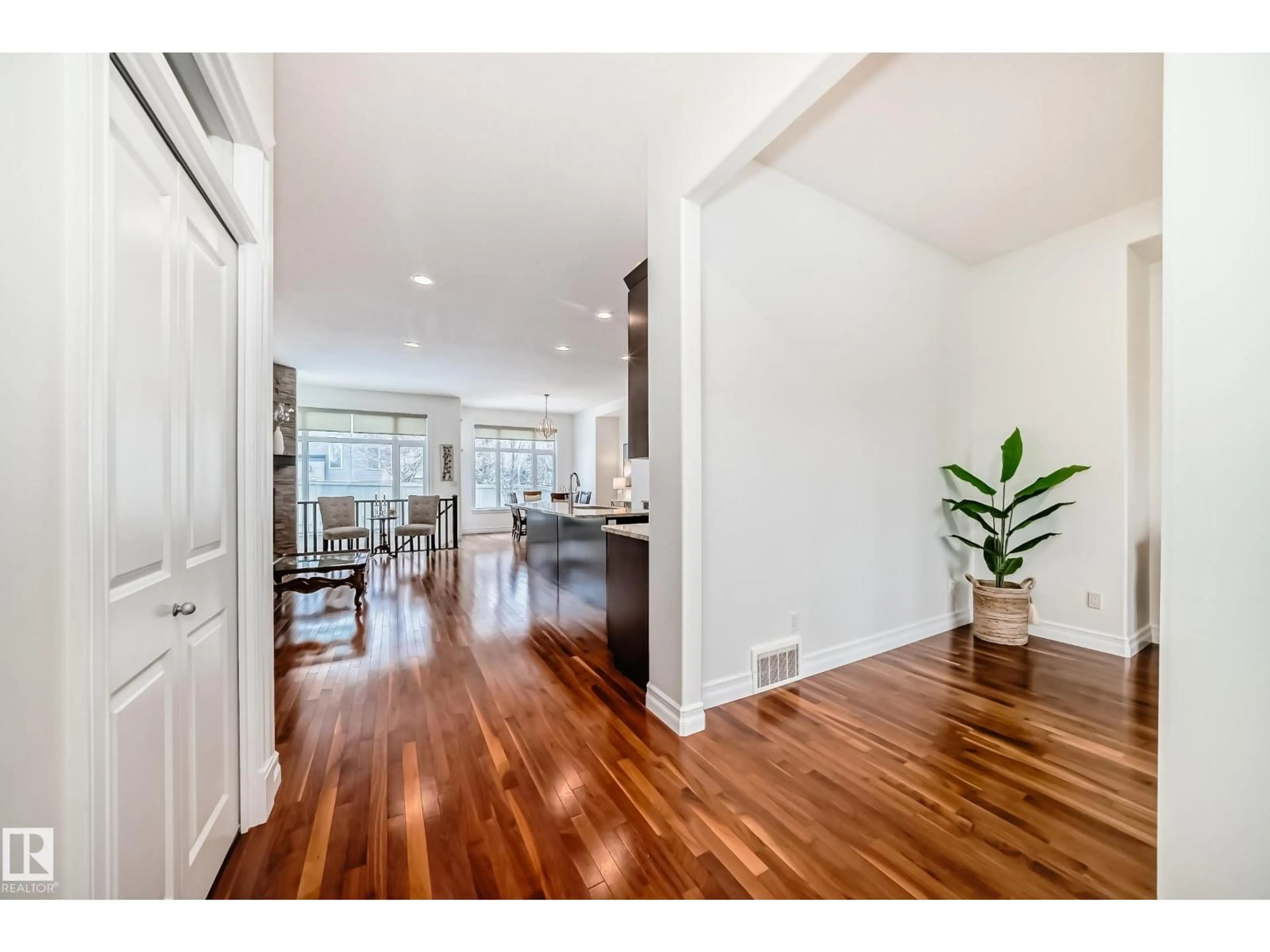 Indoor entryway for 6107 MAYNARD CR, Edmonton Alberta T6R0J2