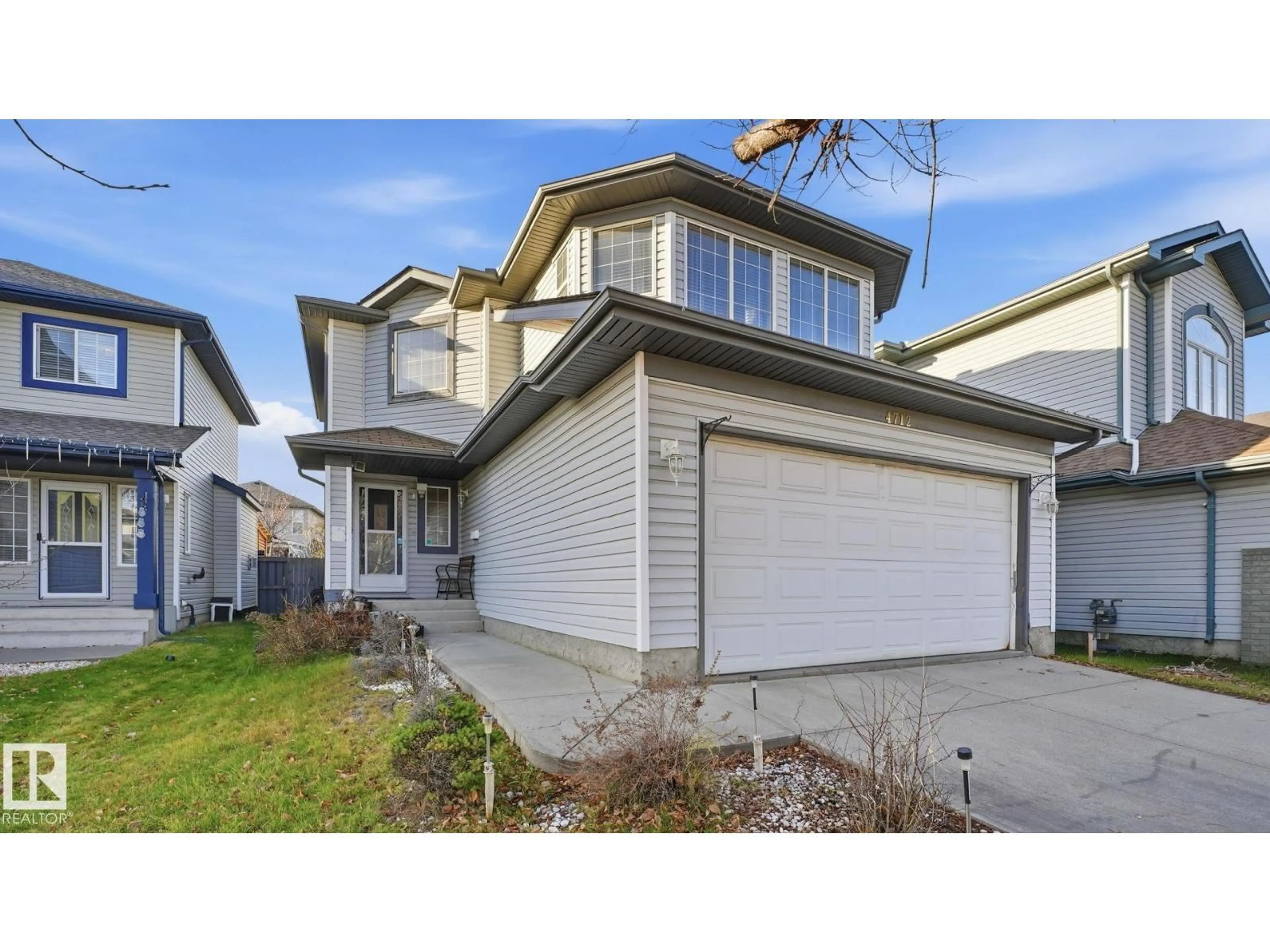 Home with vinyl exterior material, street for NW - 4712 201 ST, Edmonton Alberta T6M2X7