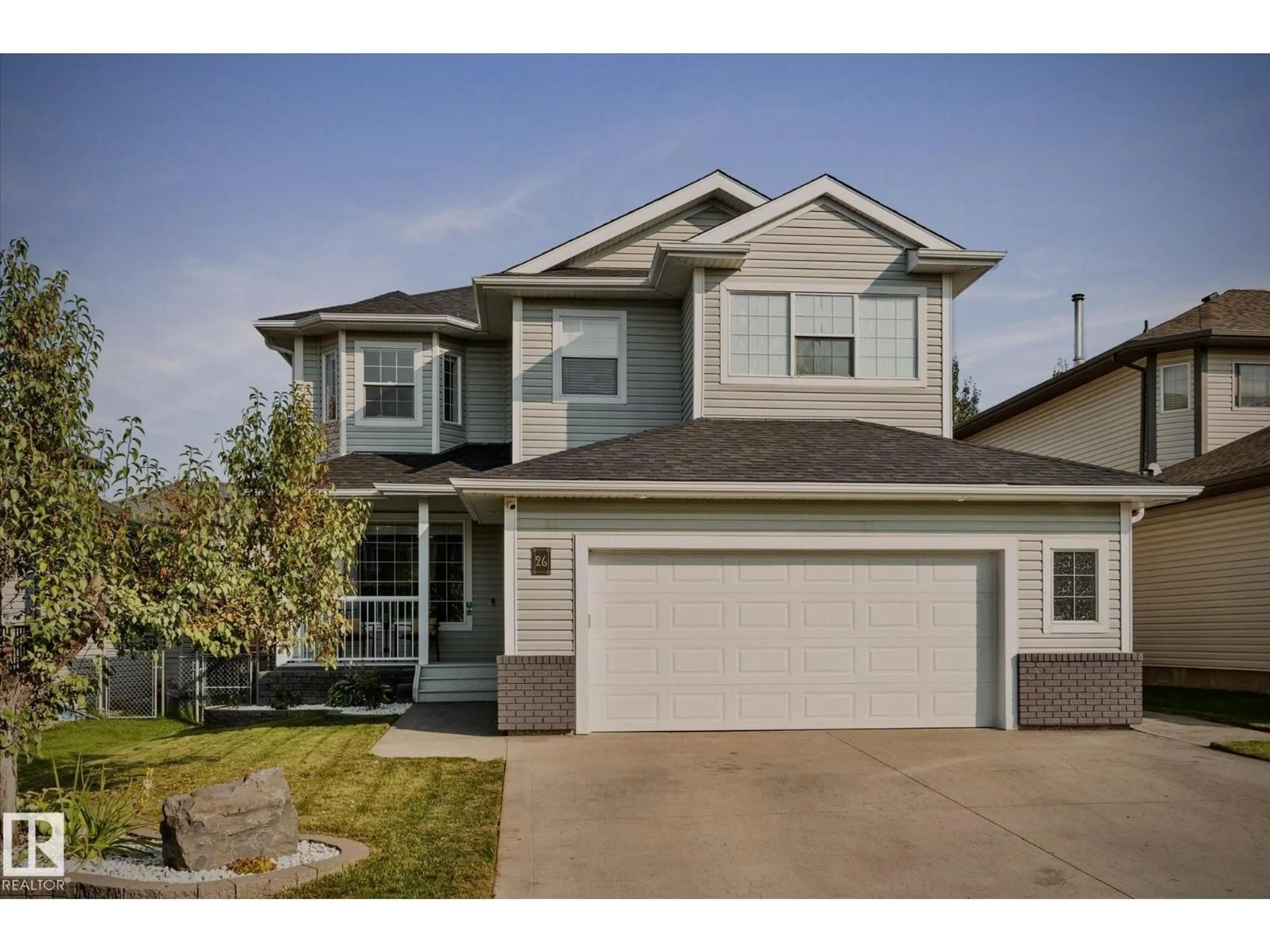Home with vinyl exterior material, street for 26 LINKSIDE WY, Spruce Grove Alberta T7X4L5