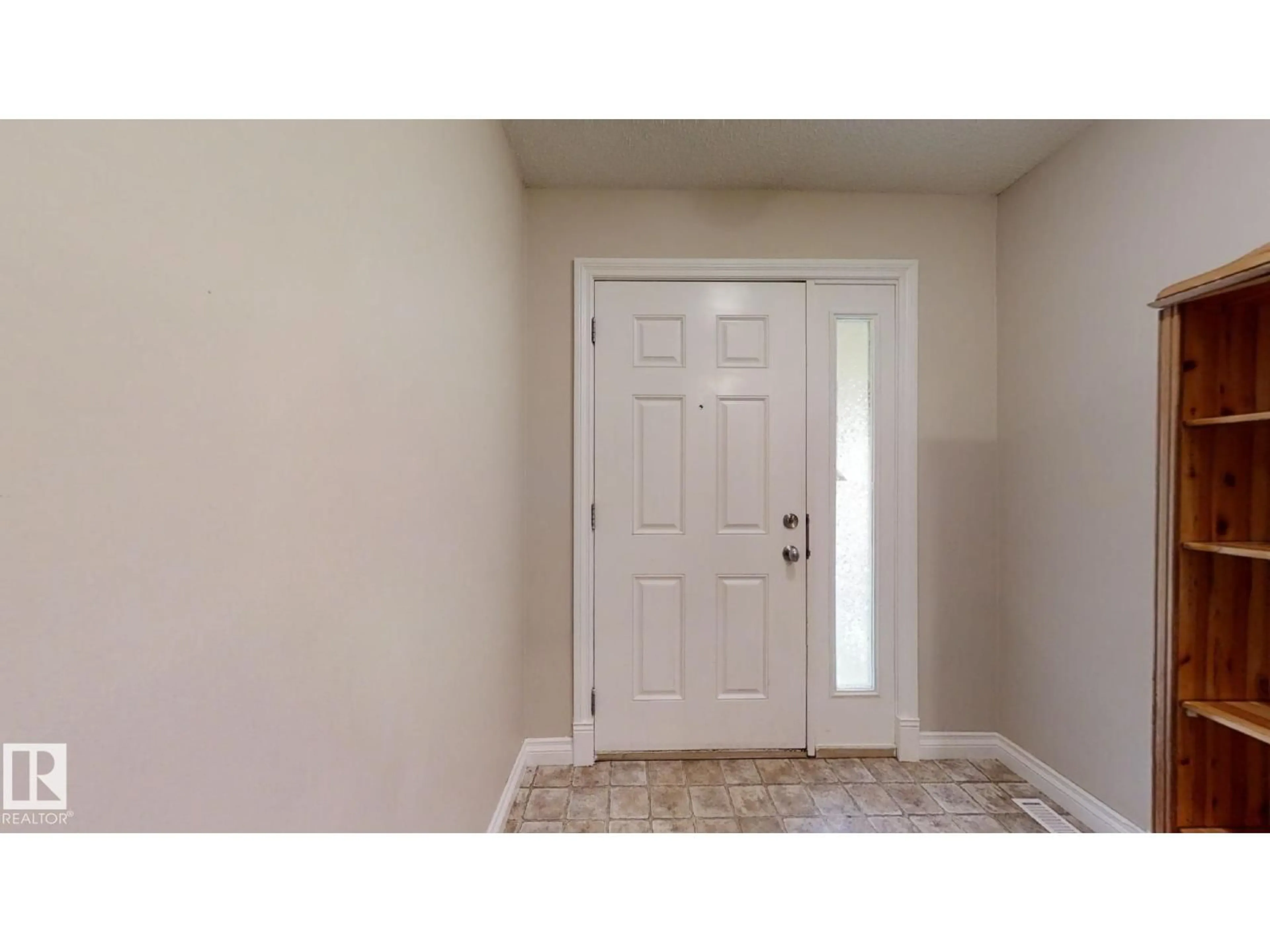 Indoor entryway for #18 - 12050 17 AV, Edmonton Alberta T6W1X4