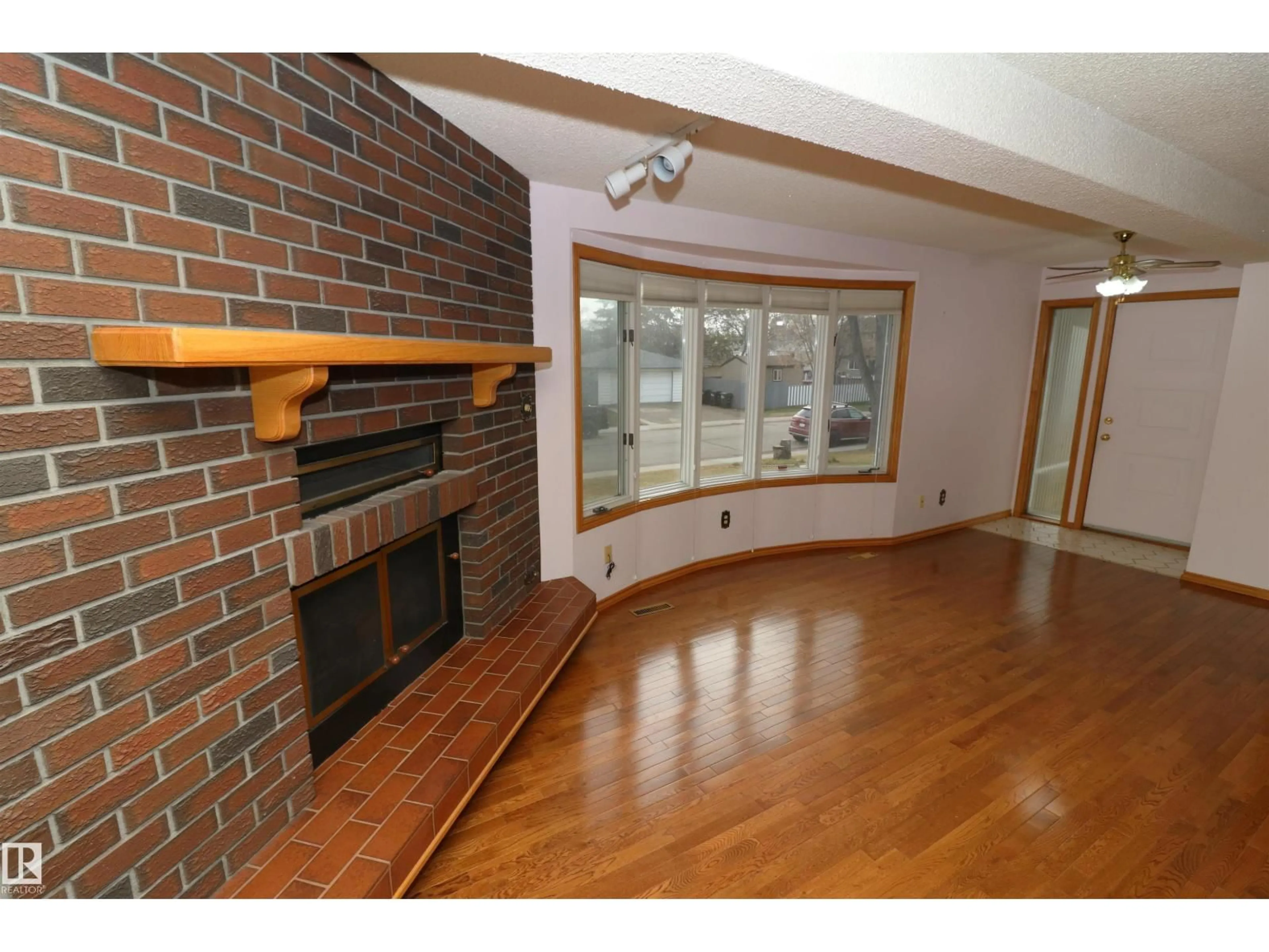 Unknown for 1049 MCDERMID DR, Sherwood Park Alberta T8A1B7