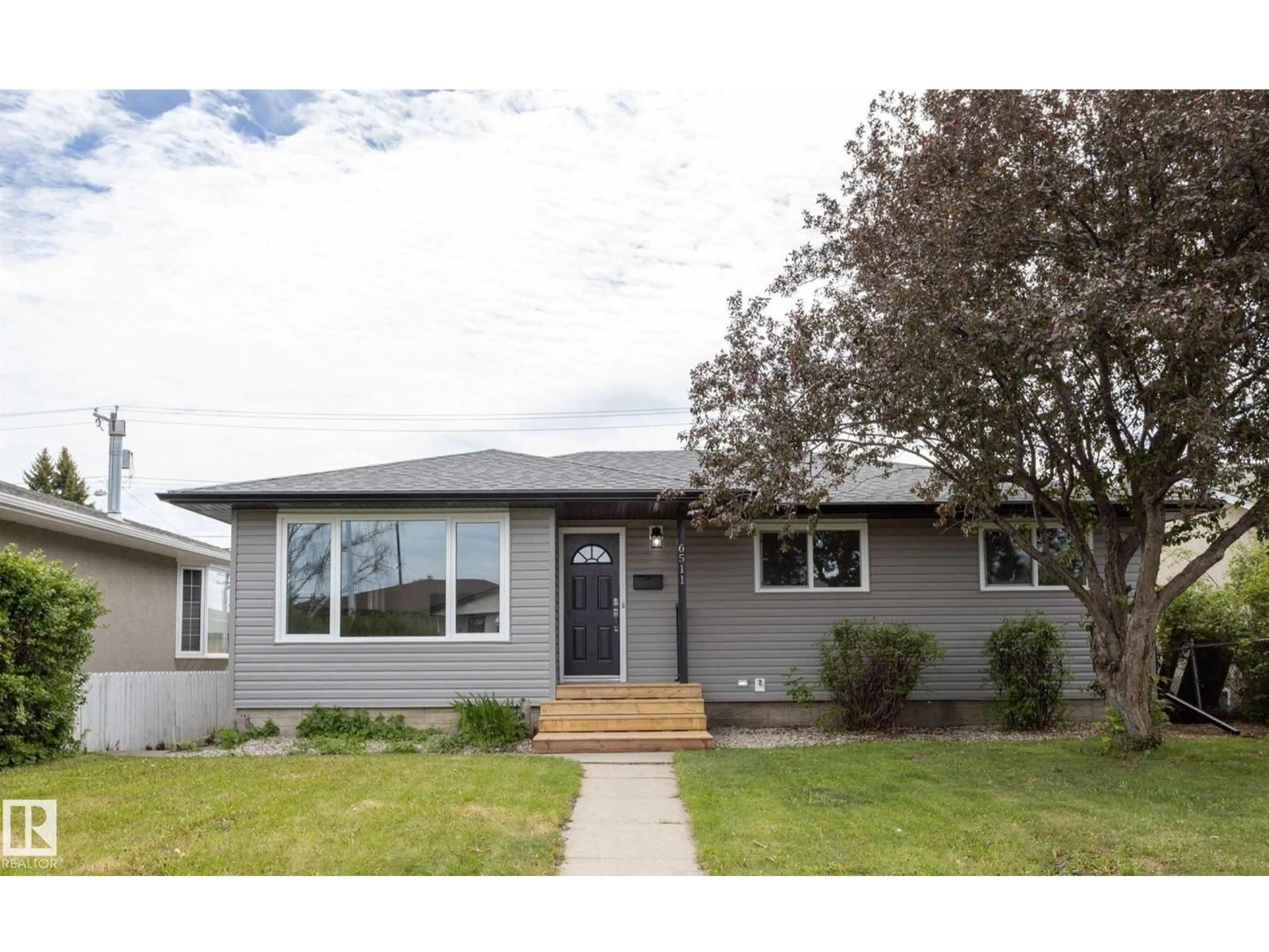 Home with vinyl exterior material, street for 6511 95 AV, Edmonton Alberta T6B1A6